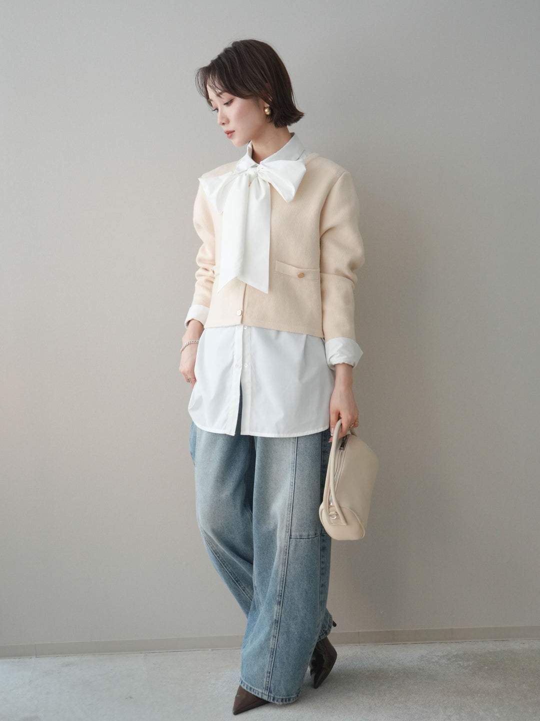 [SET]ゴールドボタンノーカラーニットジャケット+ボウタイ付オーバーシャツ+ガーメントウォッシュカーブデニムパンツ(3set)