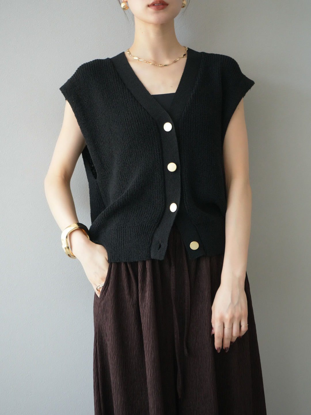 [予約]ゴールドボタンVネックニットカーディガン/ブラック