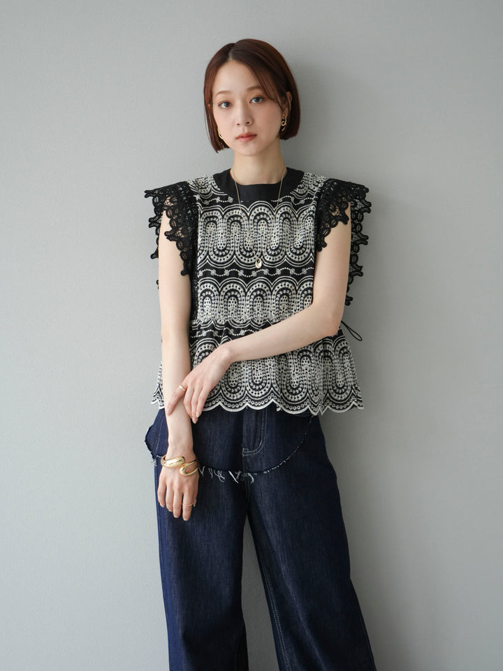 [SET] 扇貝刺繡蕾絲上衣 + 臀部設計牛仔褲 (2set)