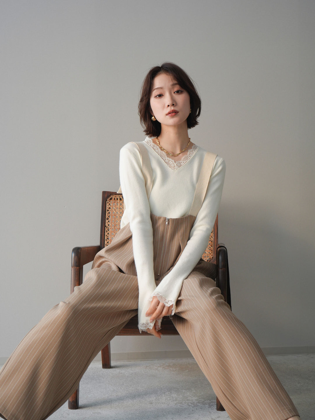 [予約]レースドッキングVネックニットトップス/white