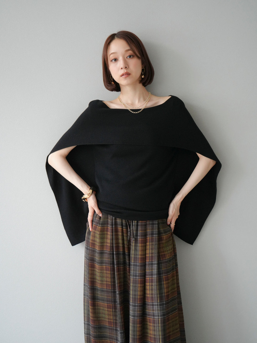 [予約]マントデザインスリットドルマンニット/ブラック