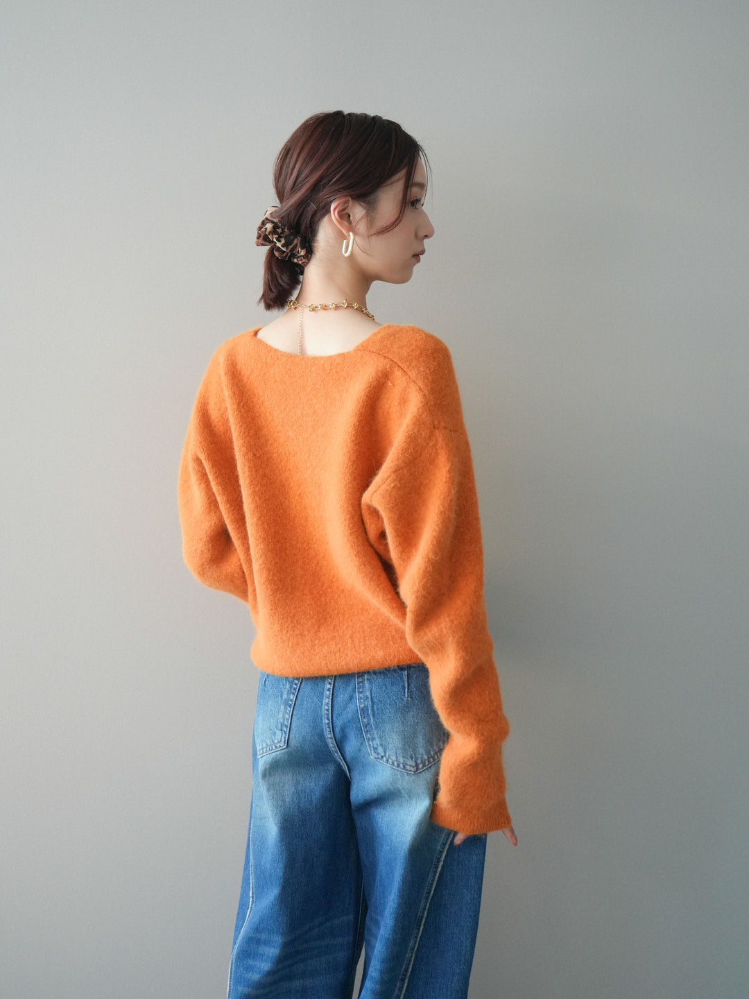 [SET]シュシュ付きアンゴラタッチVネックニットプルオーバー+サイドフリンジワイドデニムパンツ(2set)