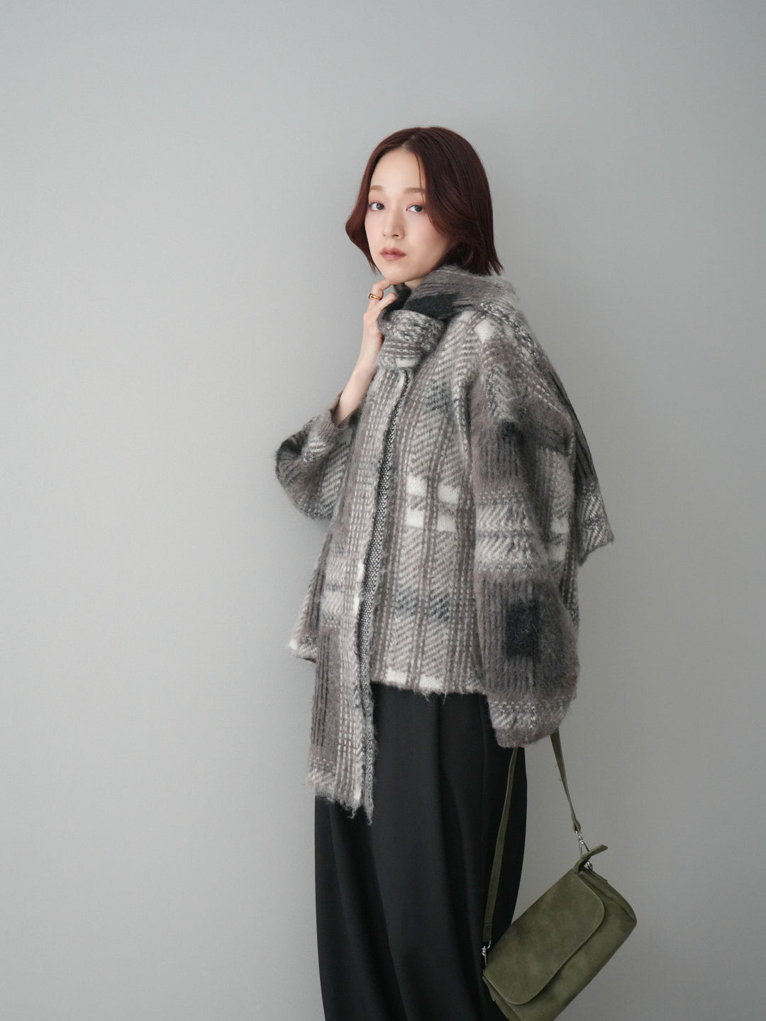 [予約]ストール付シャギーチェックニットプルオーバー/brown