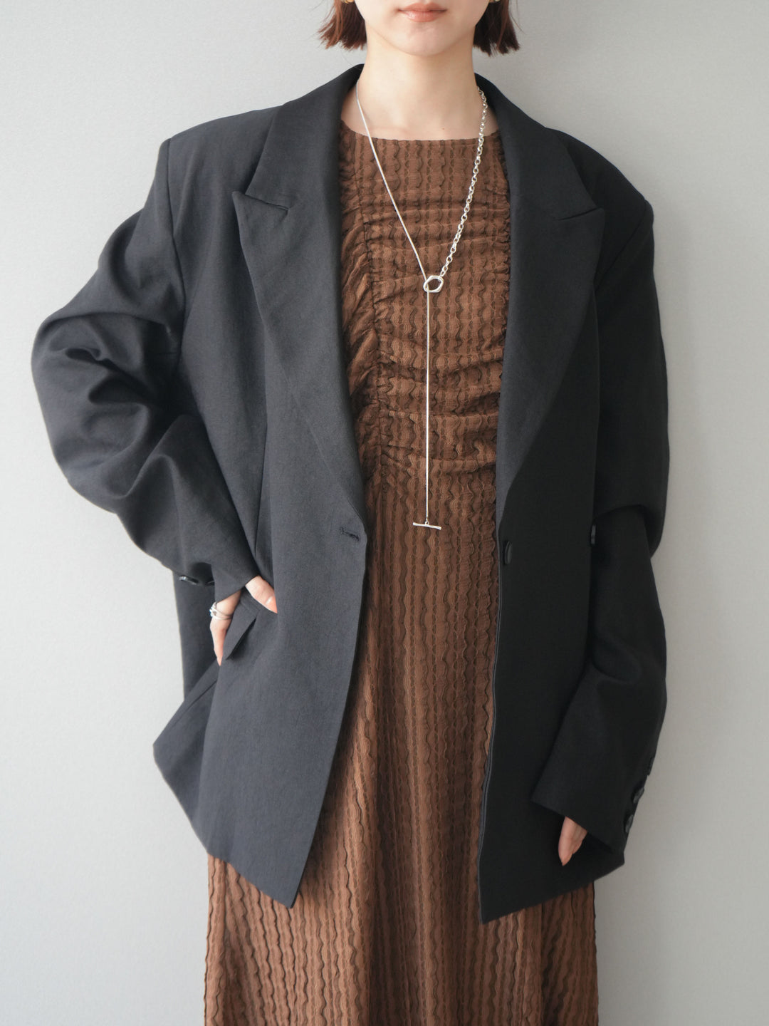 [SET]シャーリングジャガードノースリーブワンピース+エフォートレステイラードジャケット(2set)