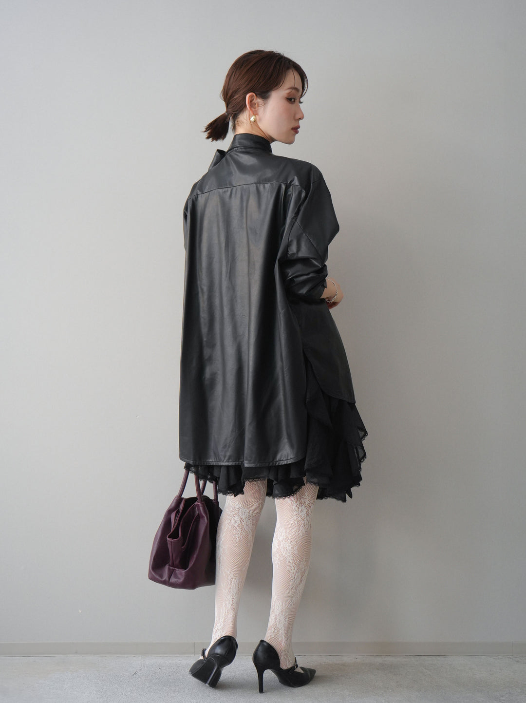 [SET]フェイクレザーボウタイブラウス+ラッフルレースミニスカート(2set)