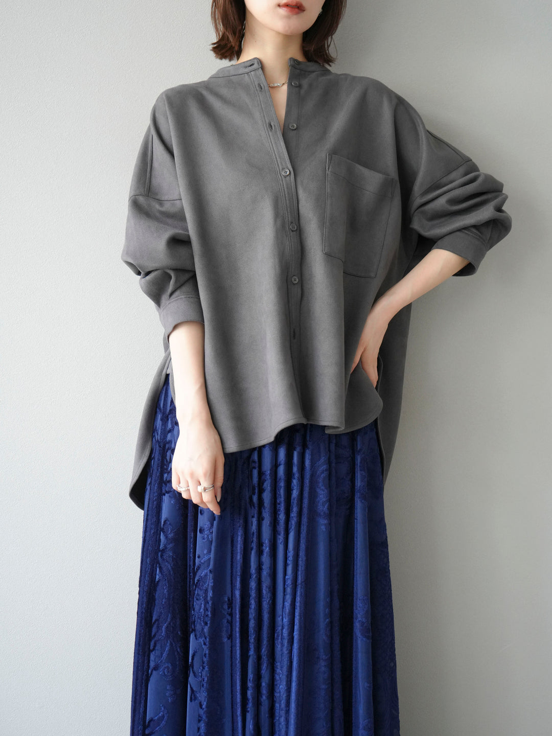 [SET]スエードバンドカラーオーバーシャツ+アンティーク柄フロッキーマキシスカート(2set)