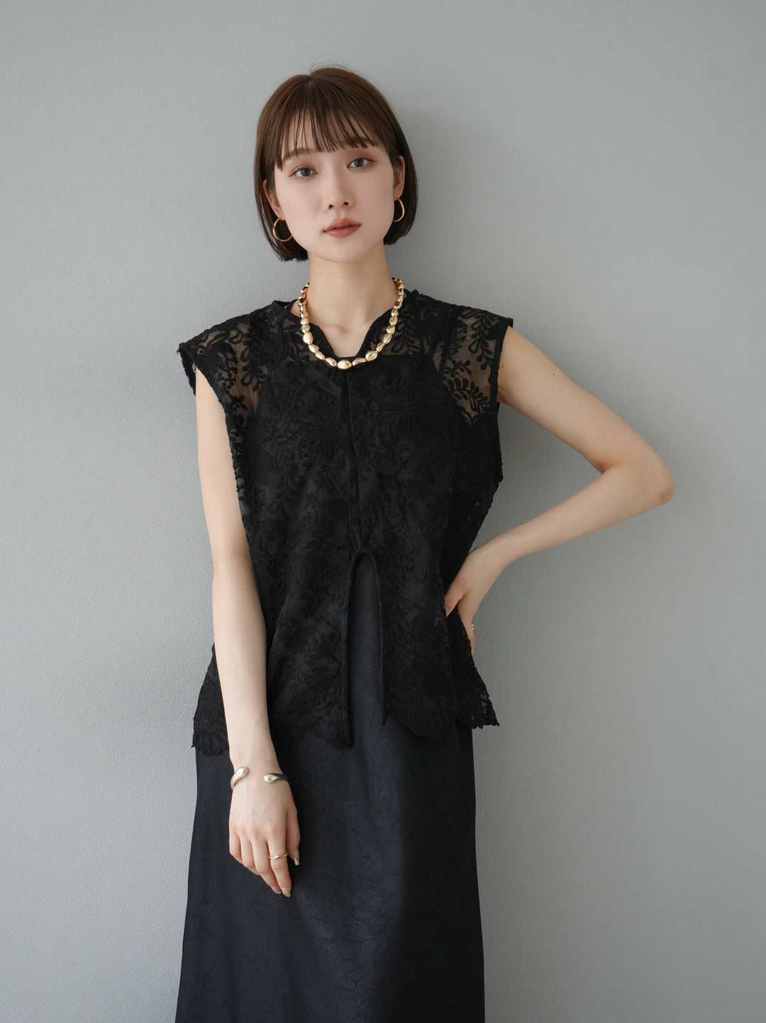 [SET] Front slit lace blouse + selectable necklace set (2 sets)