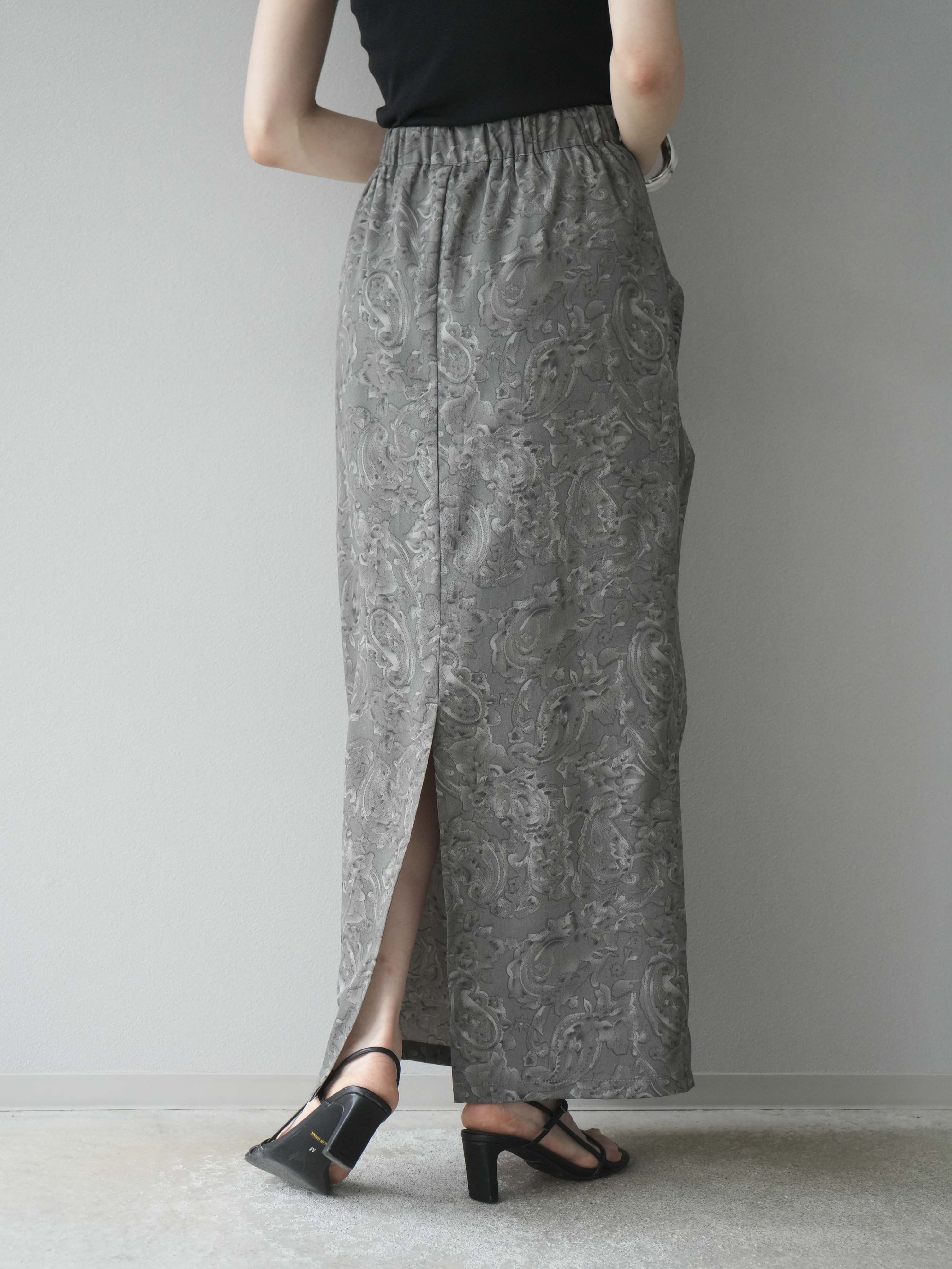 予約]ペイズリープリントタックIラインスカート/グレー – Lumier