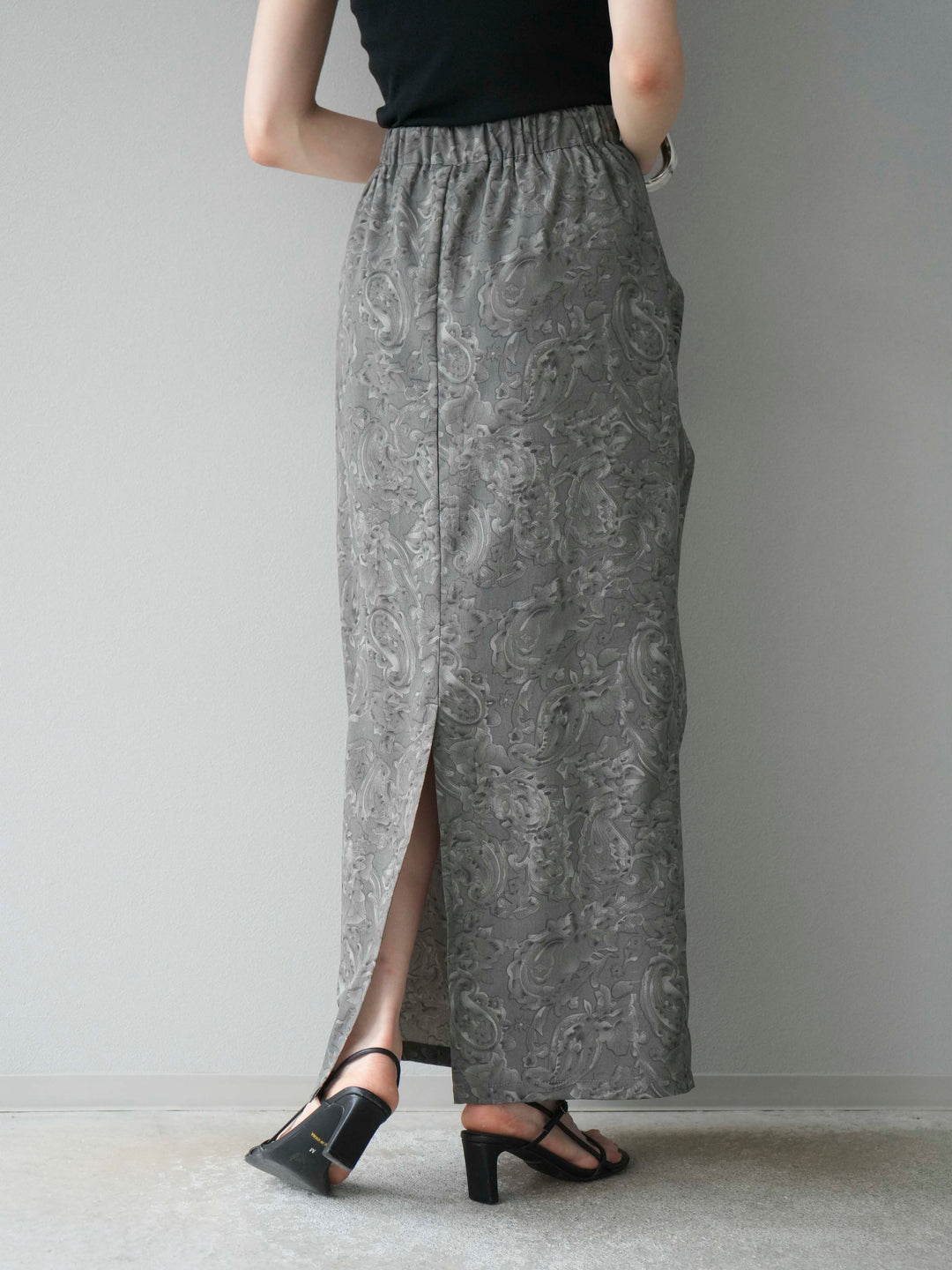 [予約]ペイズリープリントタックIラインスカート/グレー