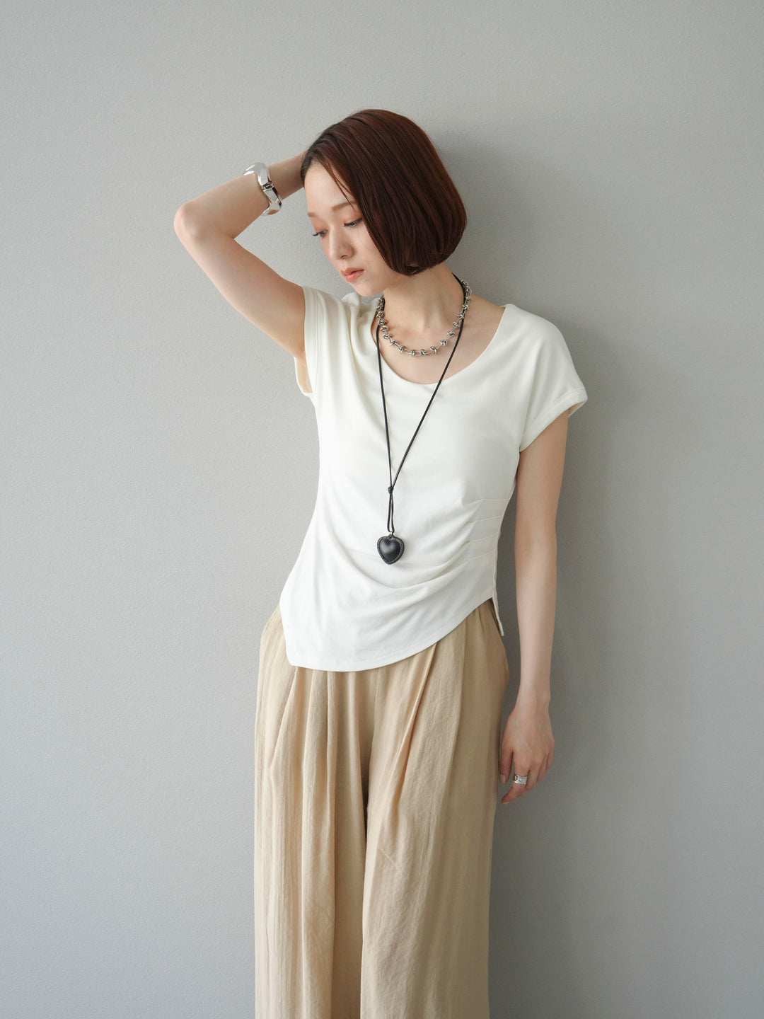 [予約]タックTシャツ＆レザーハートネックレスSET /ホワイト