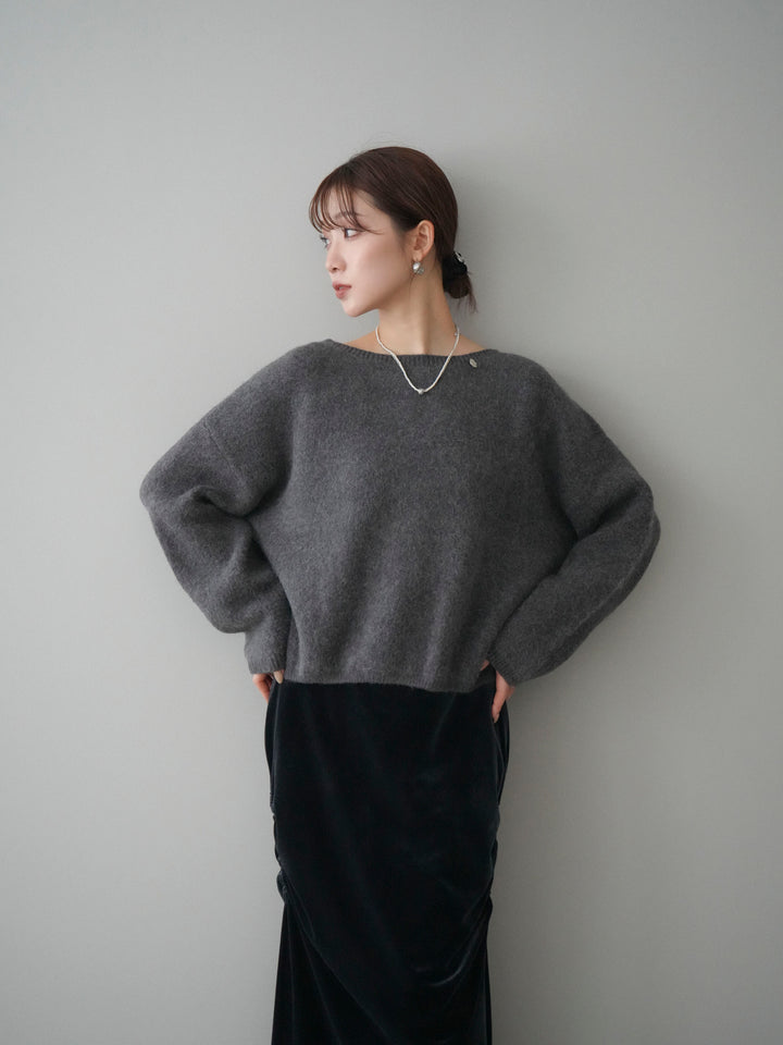 [予約]アンゴラタッチボートネッククロップドプルオーバー/charcoal