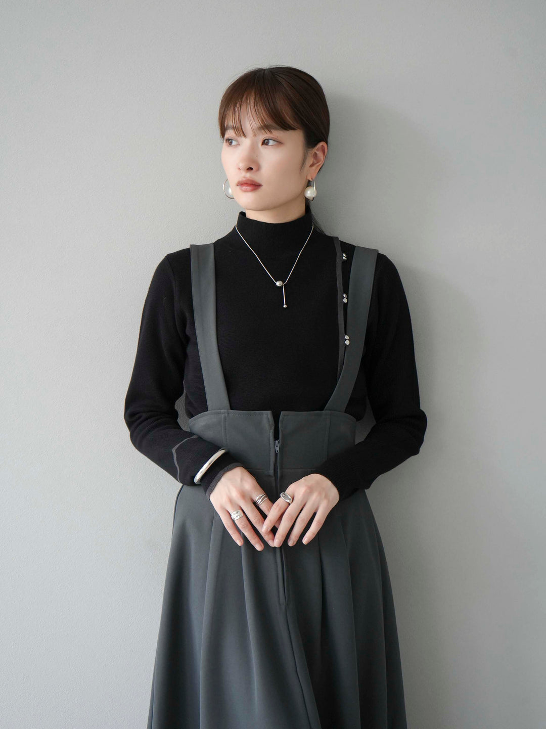 [予約]ボトルネック配色デザインボタンニットトップス/ブラック