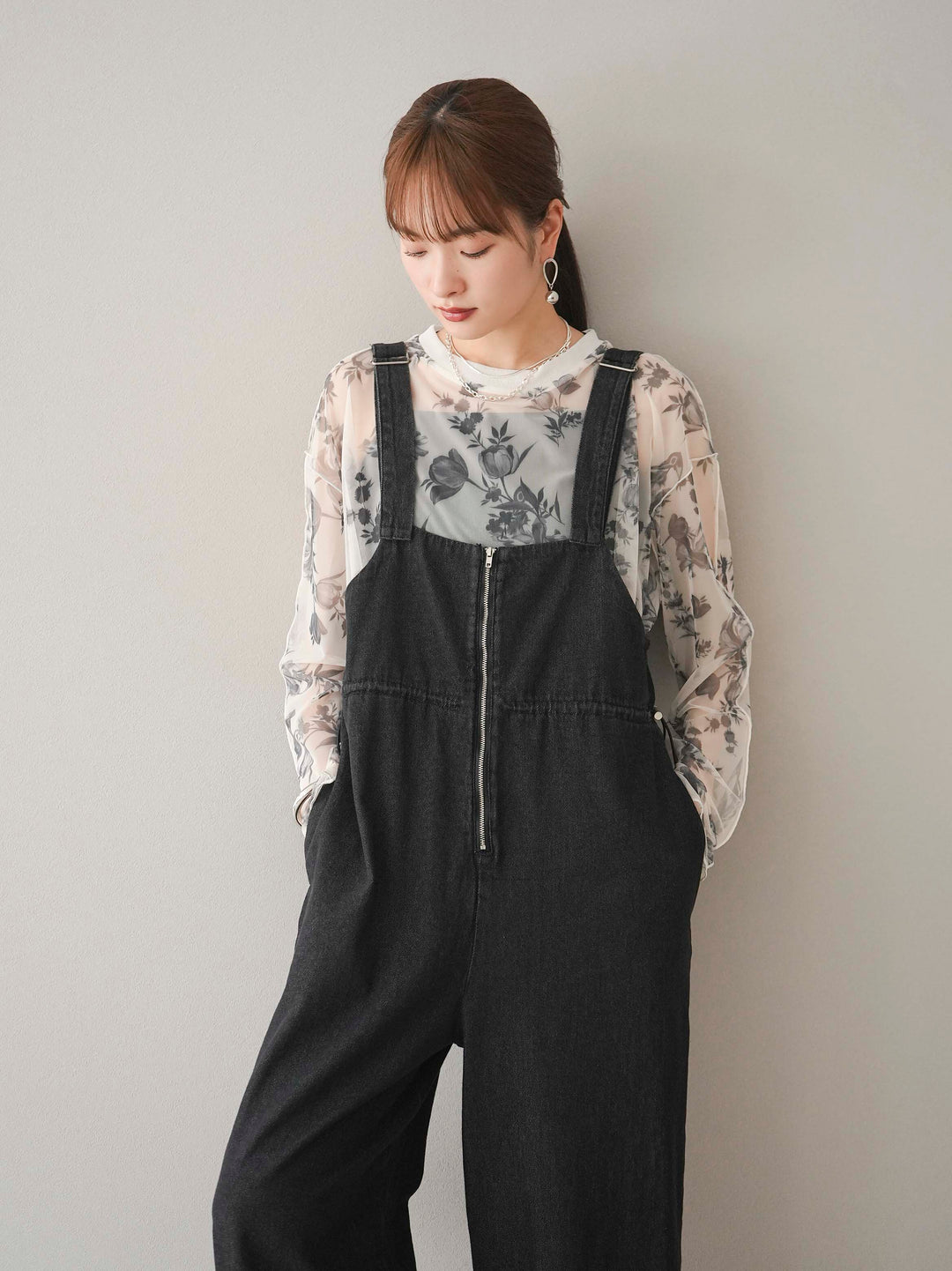 【預購】花朵印花羅紋領透薄柔和上衣/米白色單色