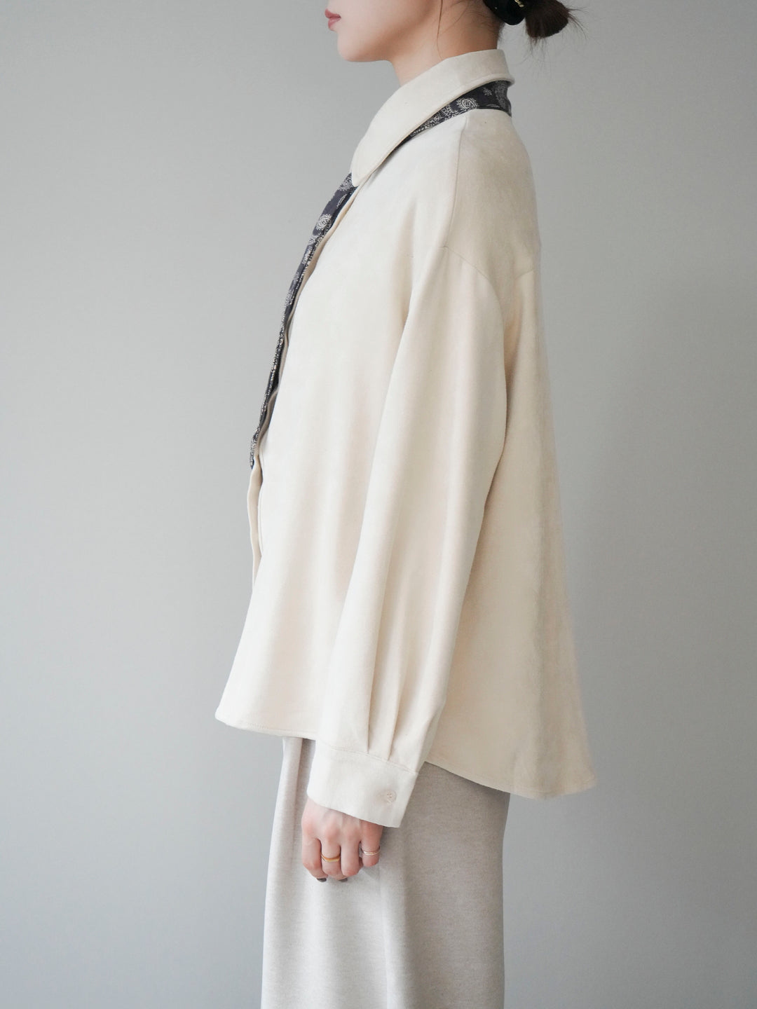 [予約]スカーフ付きスエードシャツ/ivory