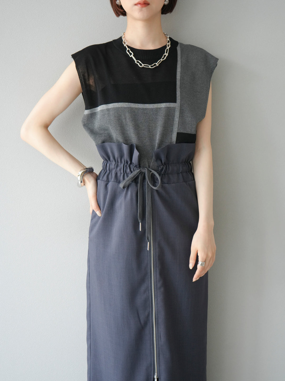 【預購】同色系無袖針織套頭衫/黑色