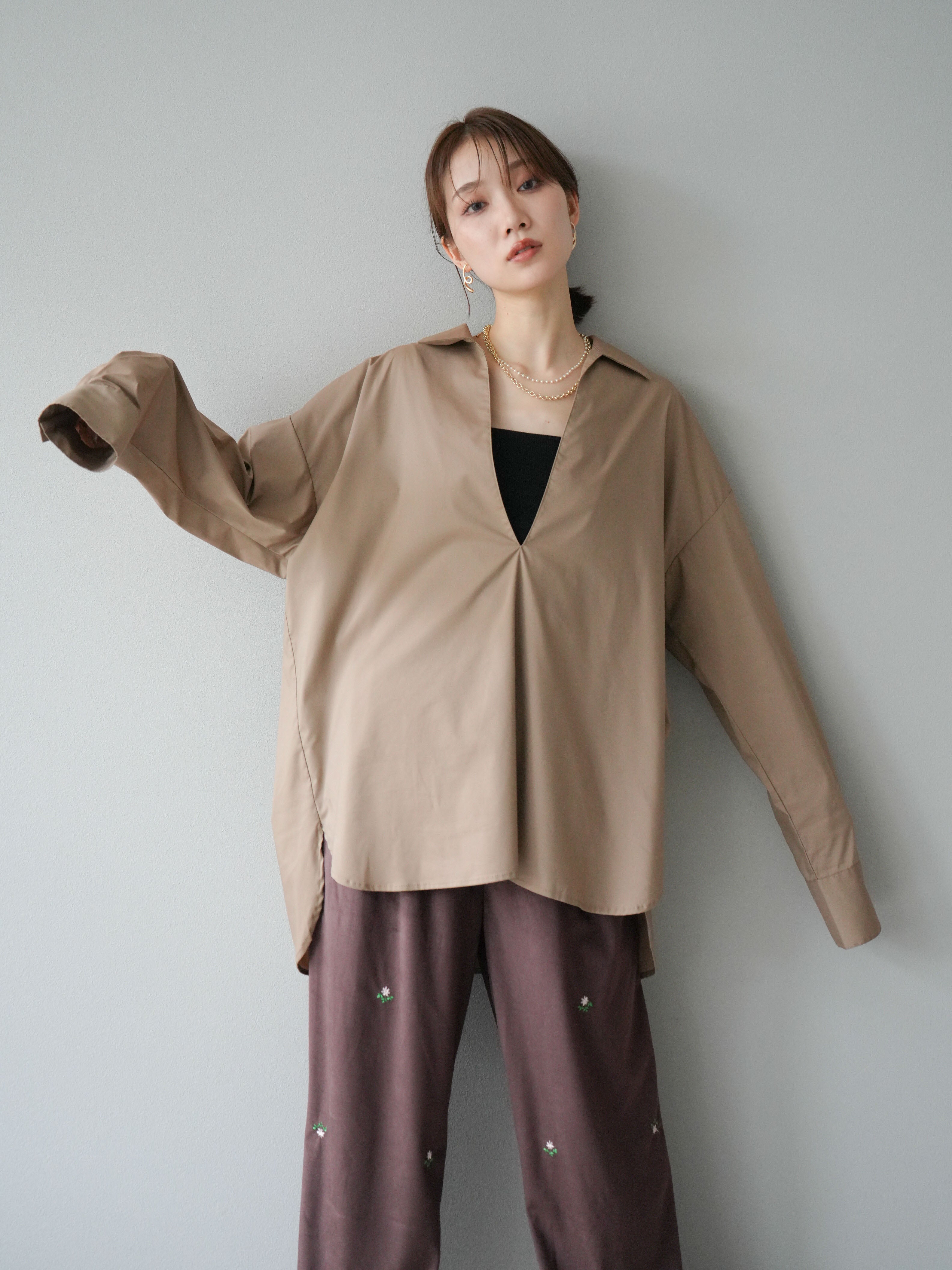 予約]ブロードディープスキッパーブラウス/ベージュ – Lumier