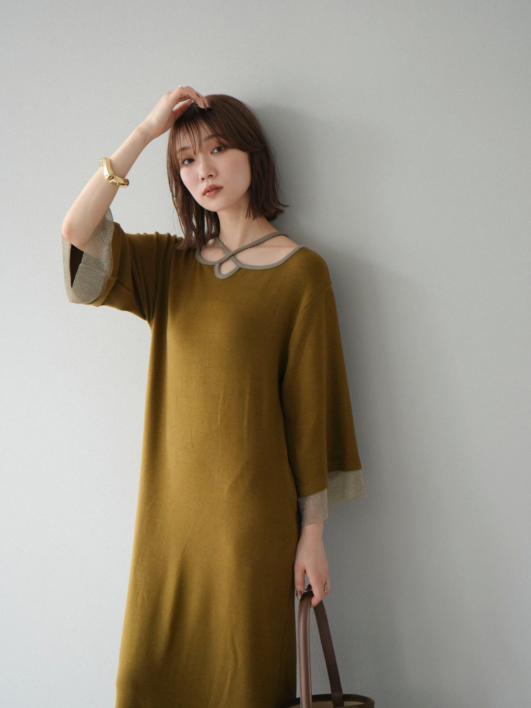 [予約]デザインネックラメシアー切替ニットワンピース/カーキ