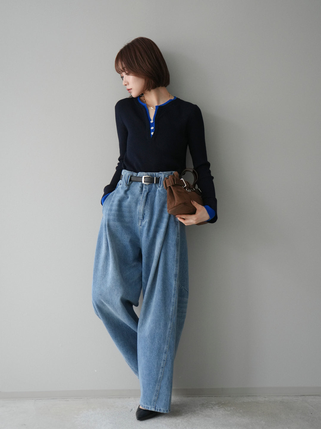 [SET]バイカラーキーネックリブニットトップス+ハイウエストベルトループデザインデニムパンツ(2set)