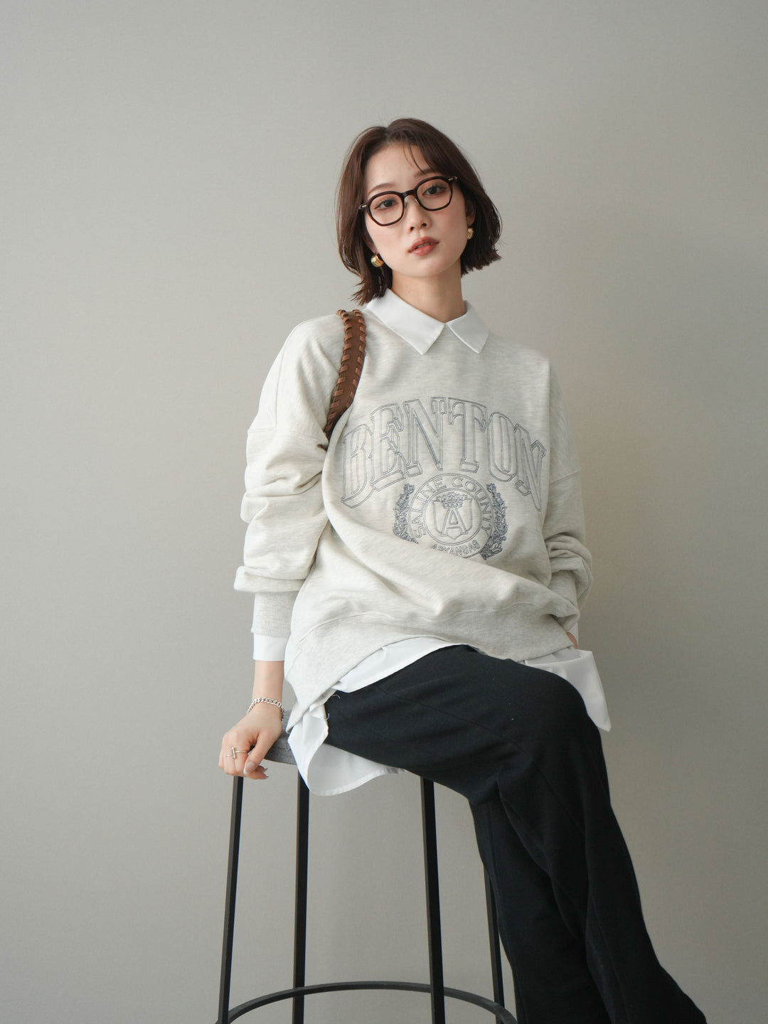 [SET]カレッジロゴ刺繍BIGスウェットプルオーバー+ボウタイ付オーバーシャツ(2set)