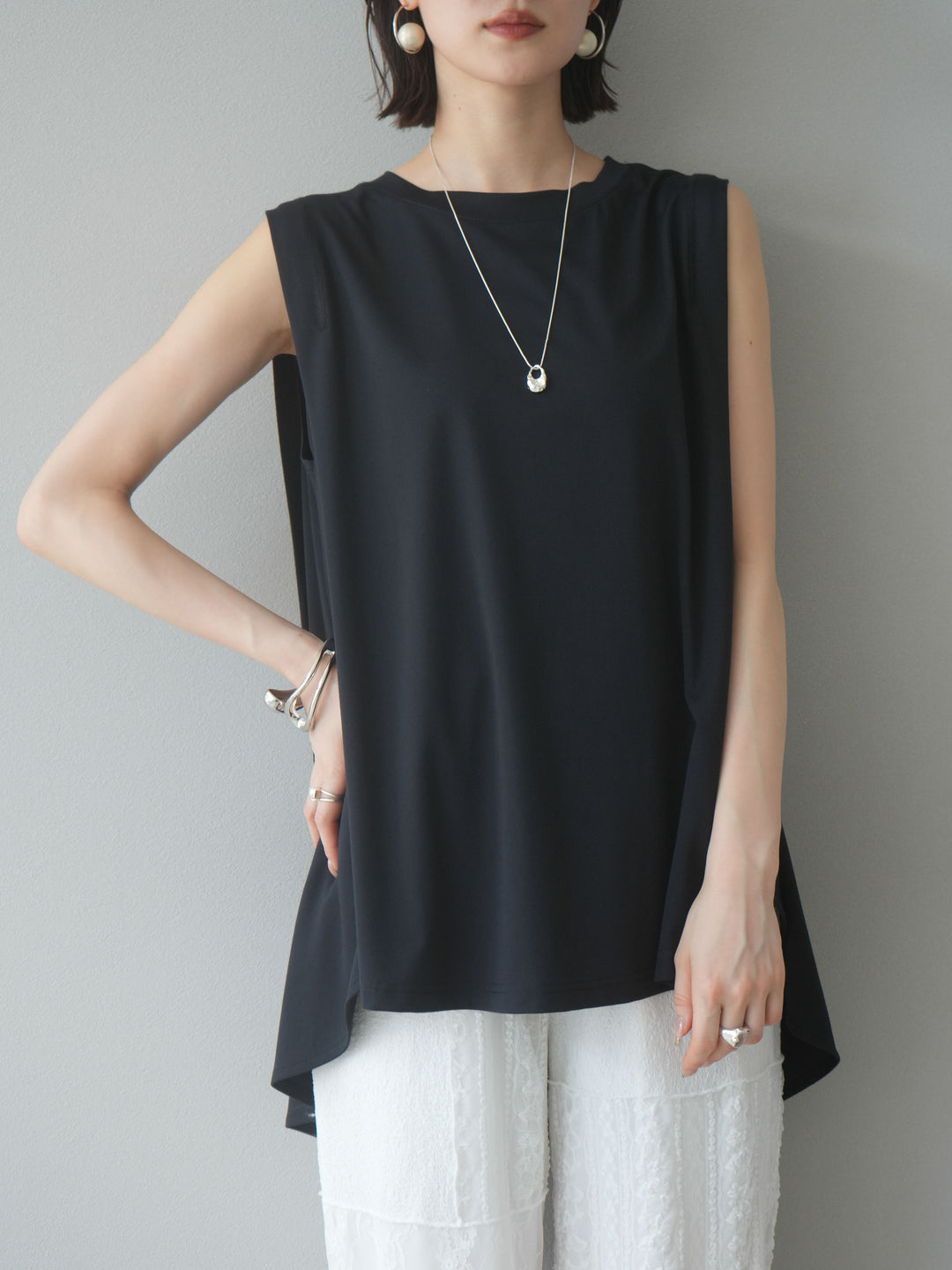 [預訂] Cool Touch Tuck Flare Cut Pullover/黑色