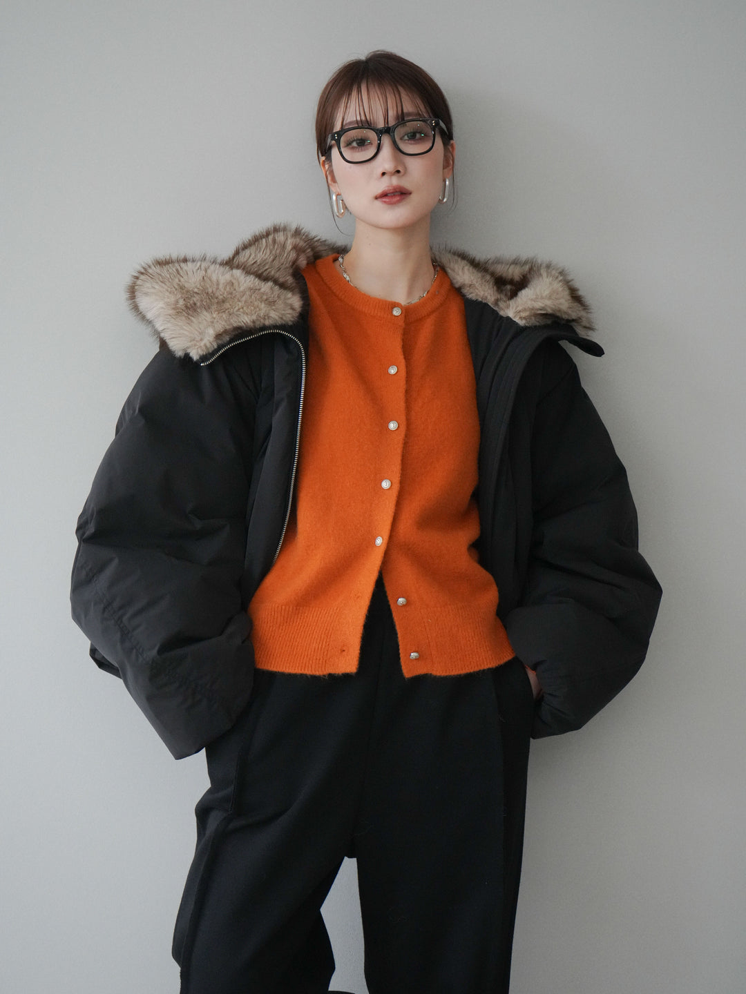 [予約]フードファーショートダウンコート/black