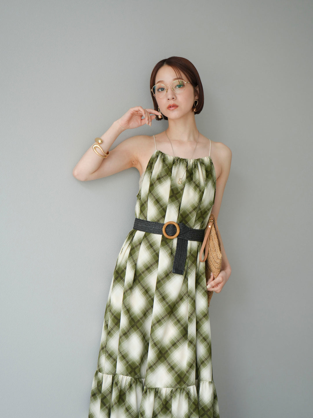 [SET] 繫腰帶格紋無袖連身裙 + 可選飾品套裝（2 套）