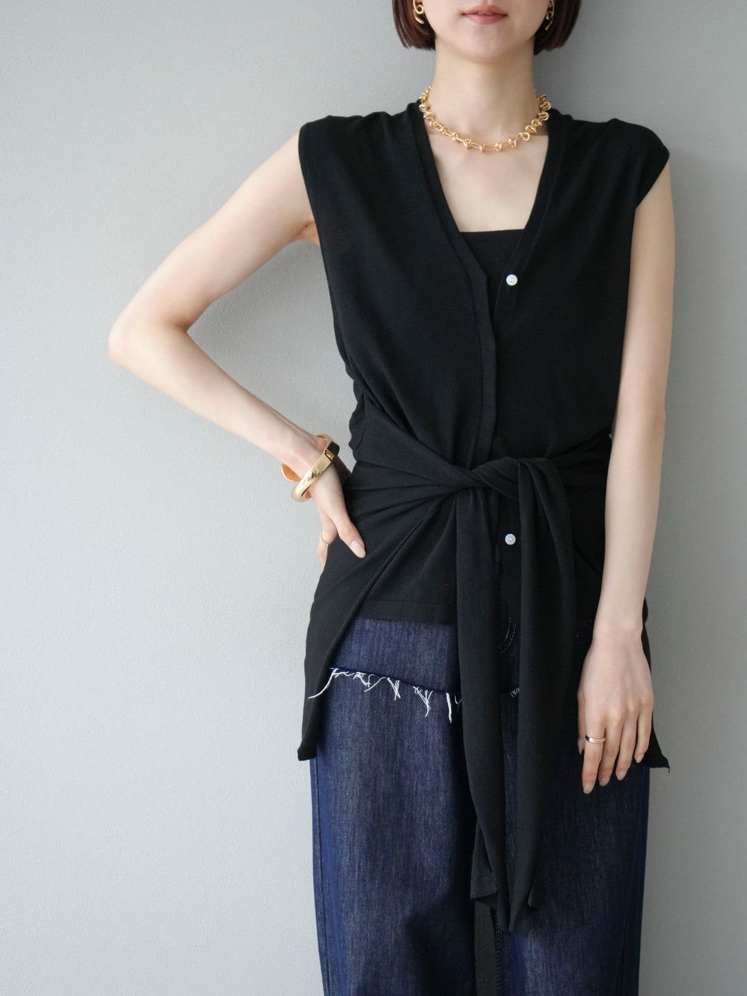 【預購】無袖圍腰針織開襟衫/黑色