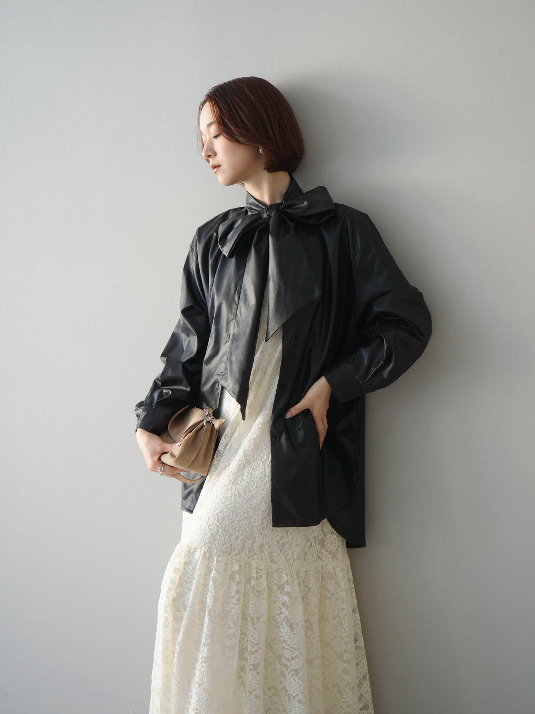 [SET]ギャザー切替レースキャミワンピース+フェイクレザーボウタイブラウス(2set)