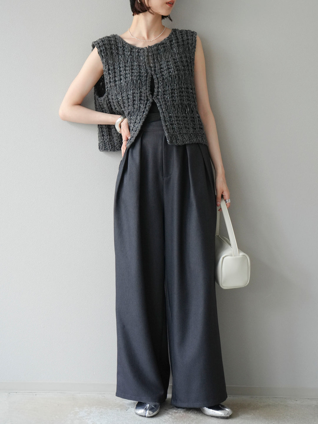 [予約]レザーパイピングタックワイドパンツ/グレー