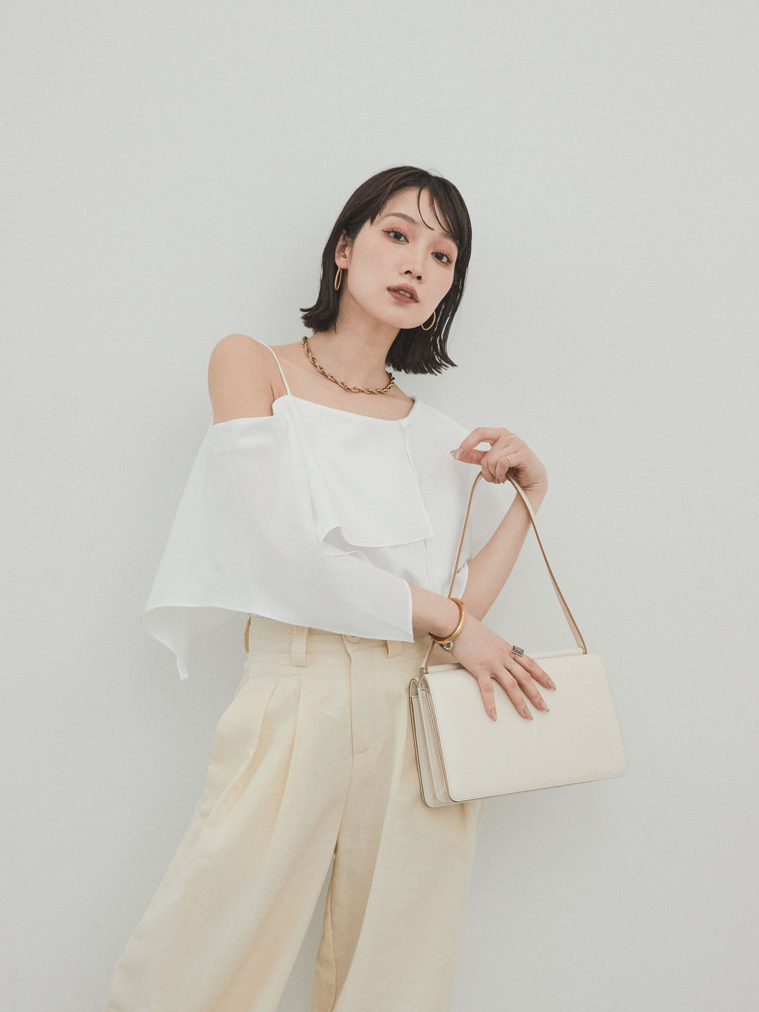 [予約]ワンショルラッフルブラウス/オフ