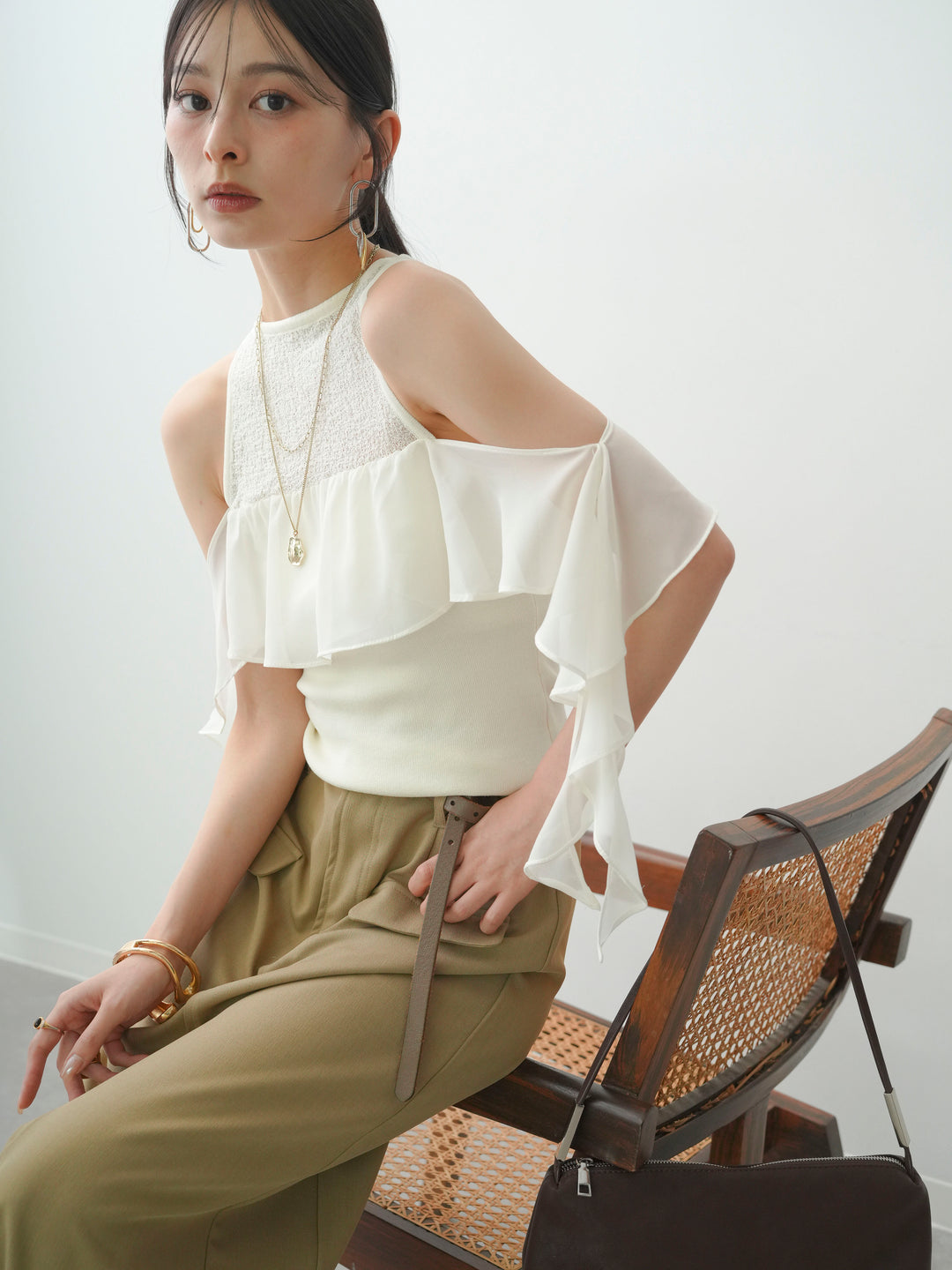 [SET]シフォンフリルドッキングノースリニットトップス+クレープデシンフラップ付きストレートスカート(2set)