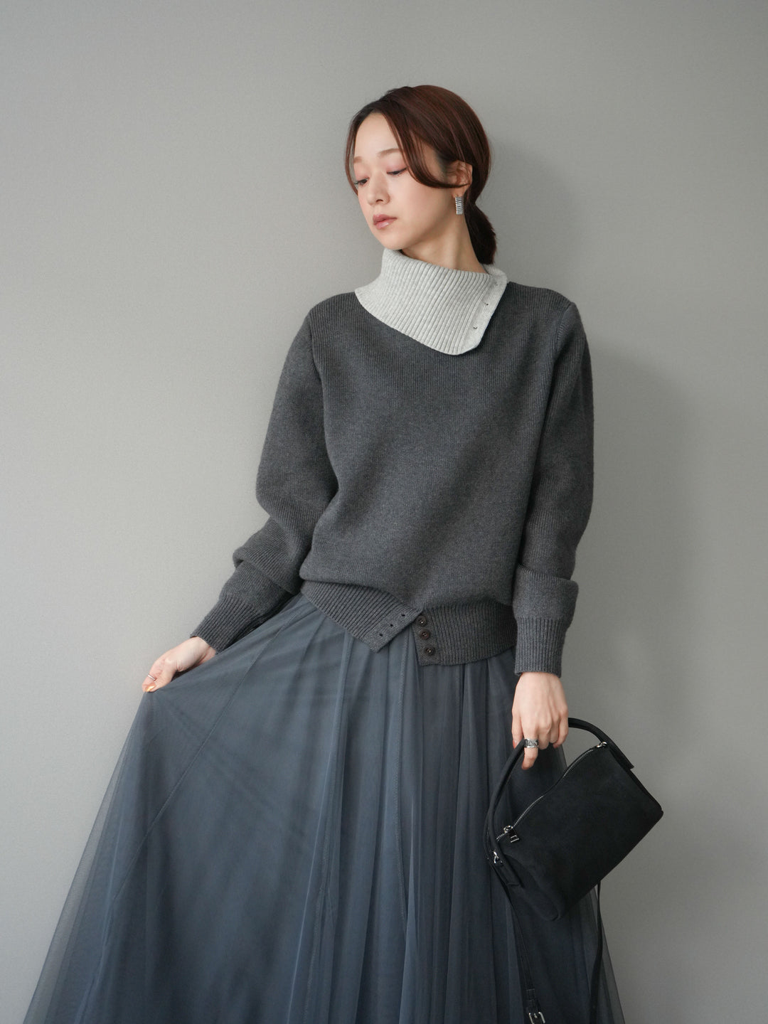 [予約]デザインネックバイカラーニットプルオーバー/charcoal