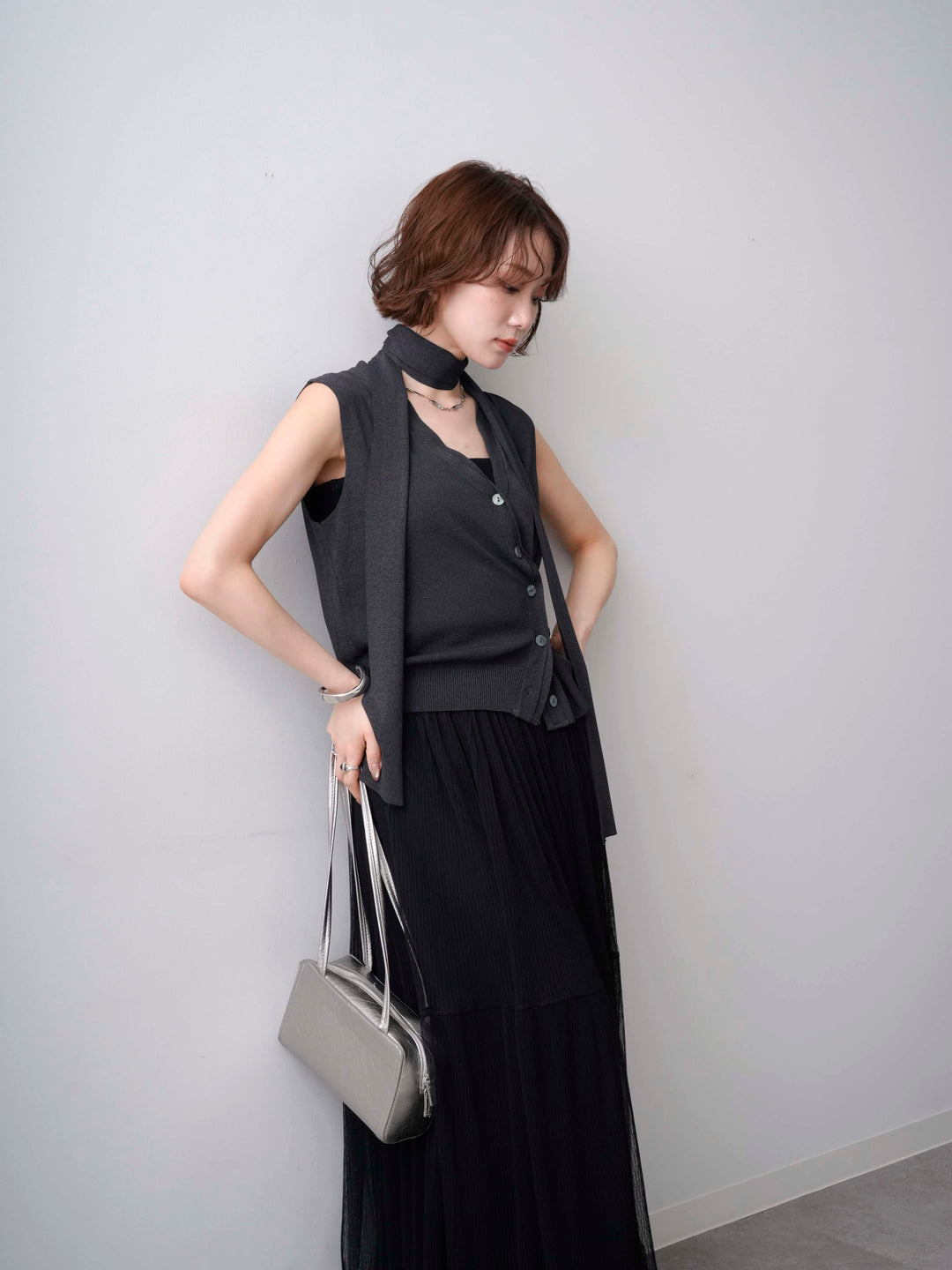 【套裝】領口層疊不對稱針織背心+薄紗蕾絲裙（兩件組）