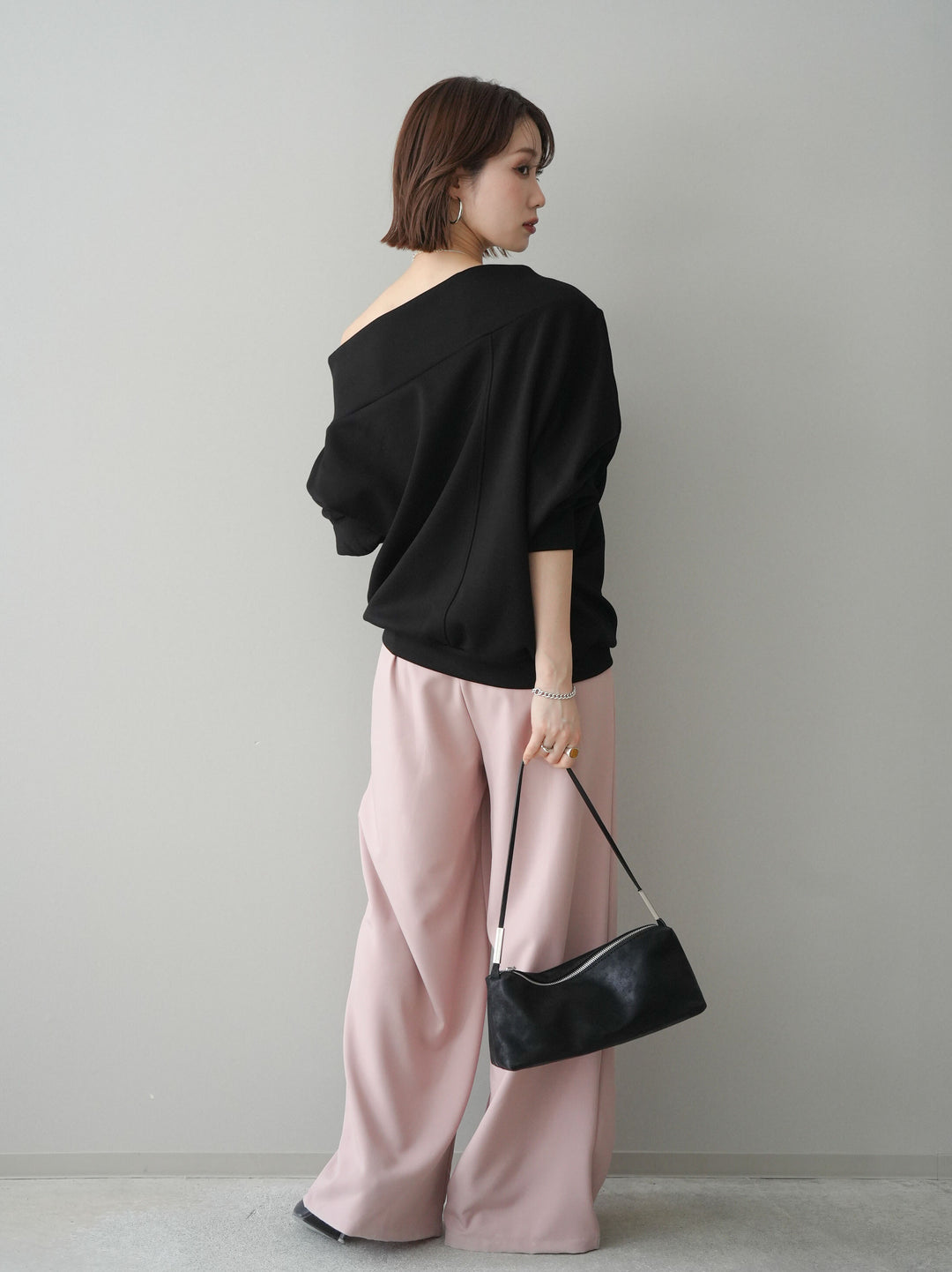 [SET]アシンメトリーオフショルポンチプルオーバー+ベルト付キーホルダーモチーフワイドパンツ(2set)