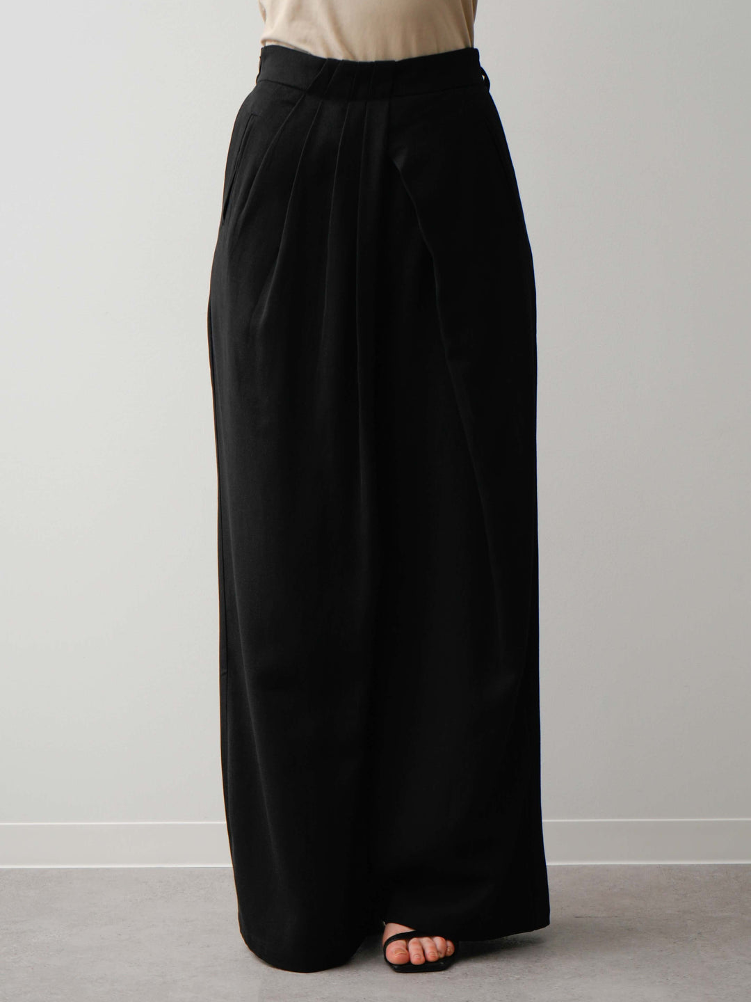 [予約]ウエストプリーツデザインワイドスラックス/black
