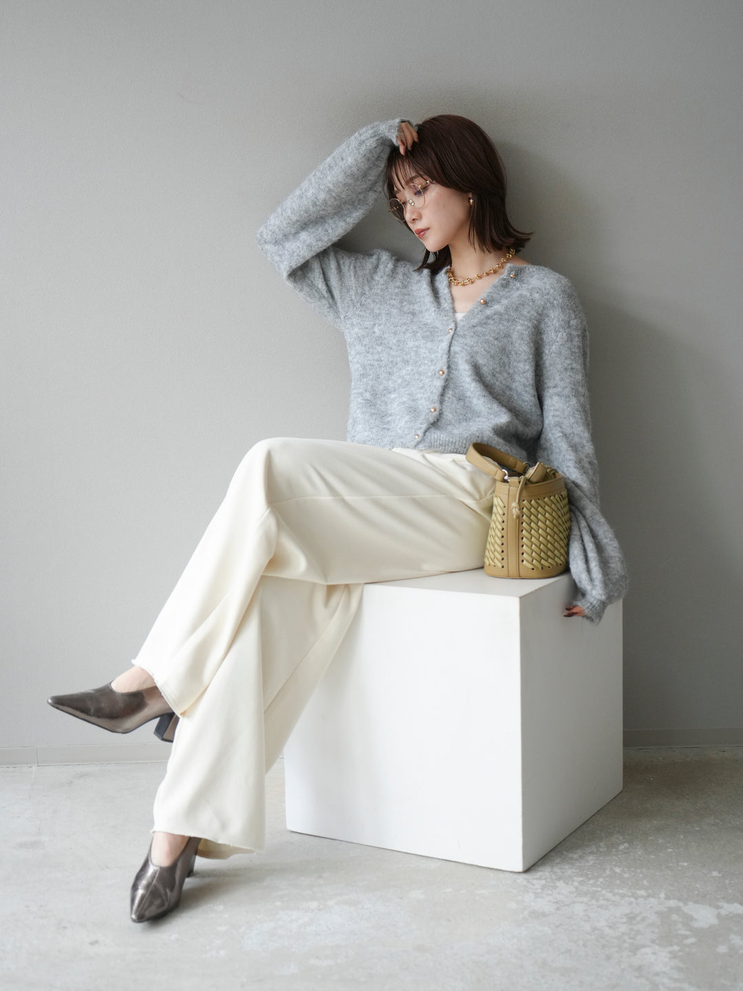 [SET]ゴールドボタンニットカーディガン+アウトシームカットオフスエットパンツ(2set)