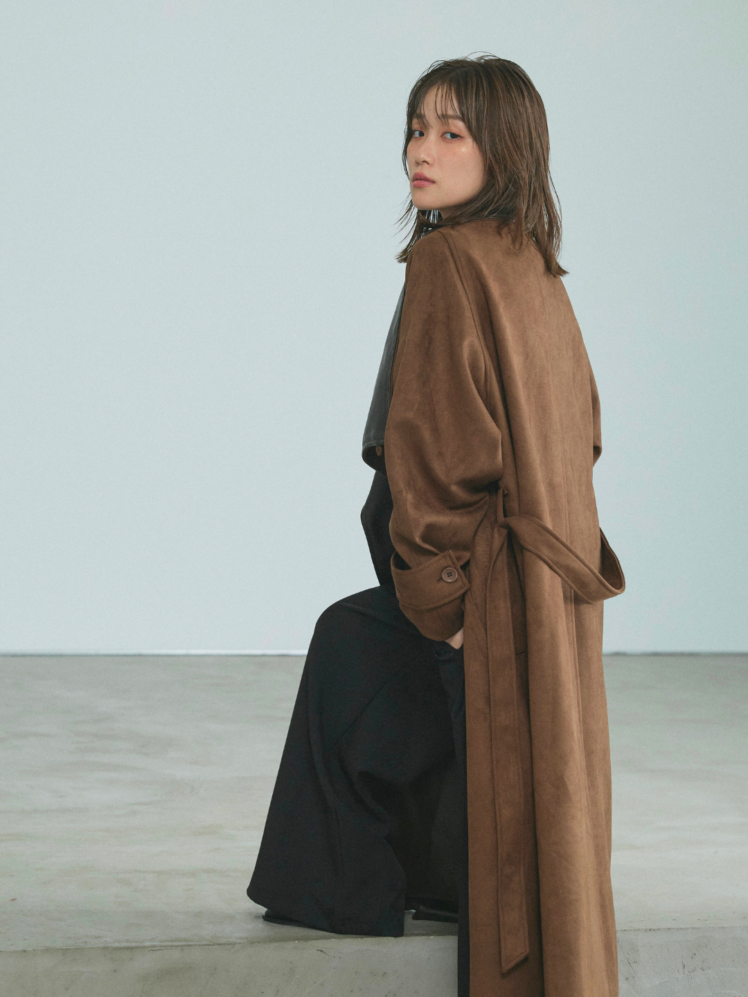 【Allure】[SET]レザーカラースウェードロングコート+リブ配色ラインポロニットカーディガン+サイドタックワイドパンツ(3set)