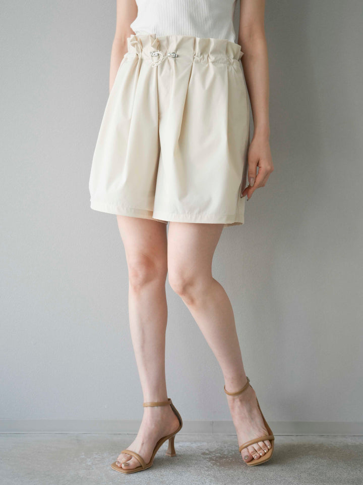 [預購] ICE TOUCH 荷葉邊褶皺短褲/米白色