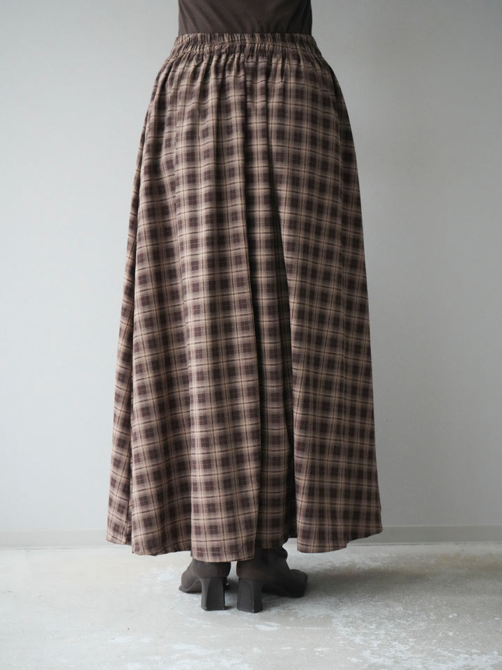 [予約]チェックタックフレアロングスカート/ ブラウン