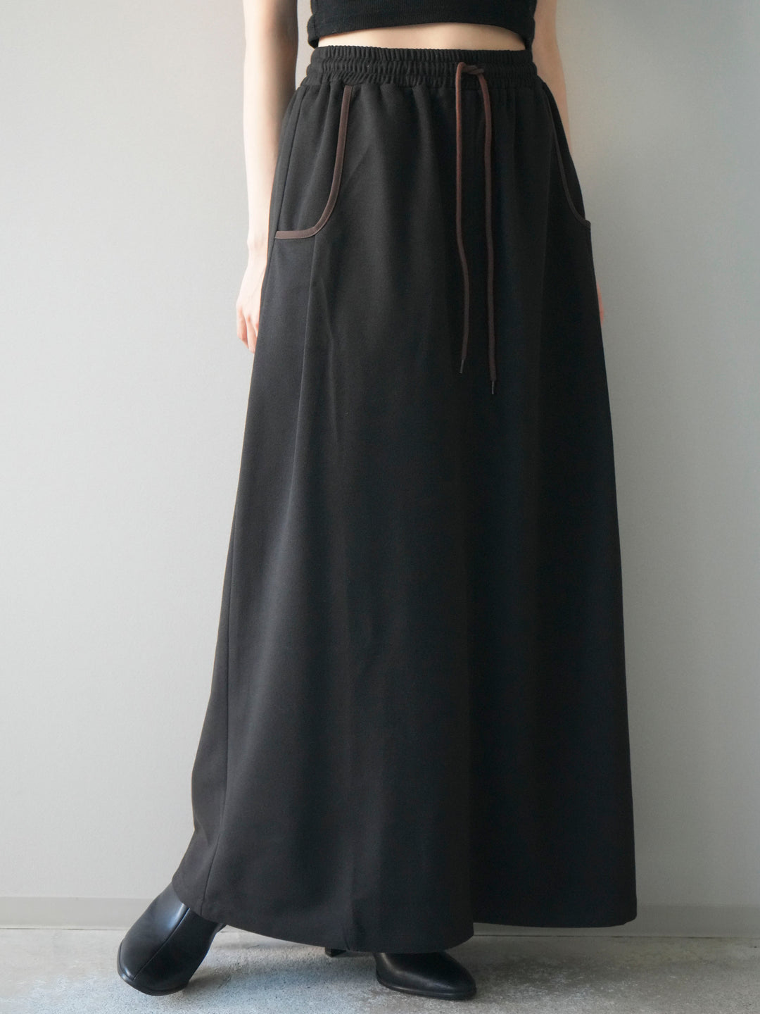 [予約]配色パイピングIラインスカート/black