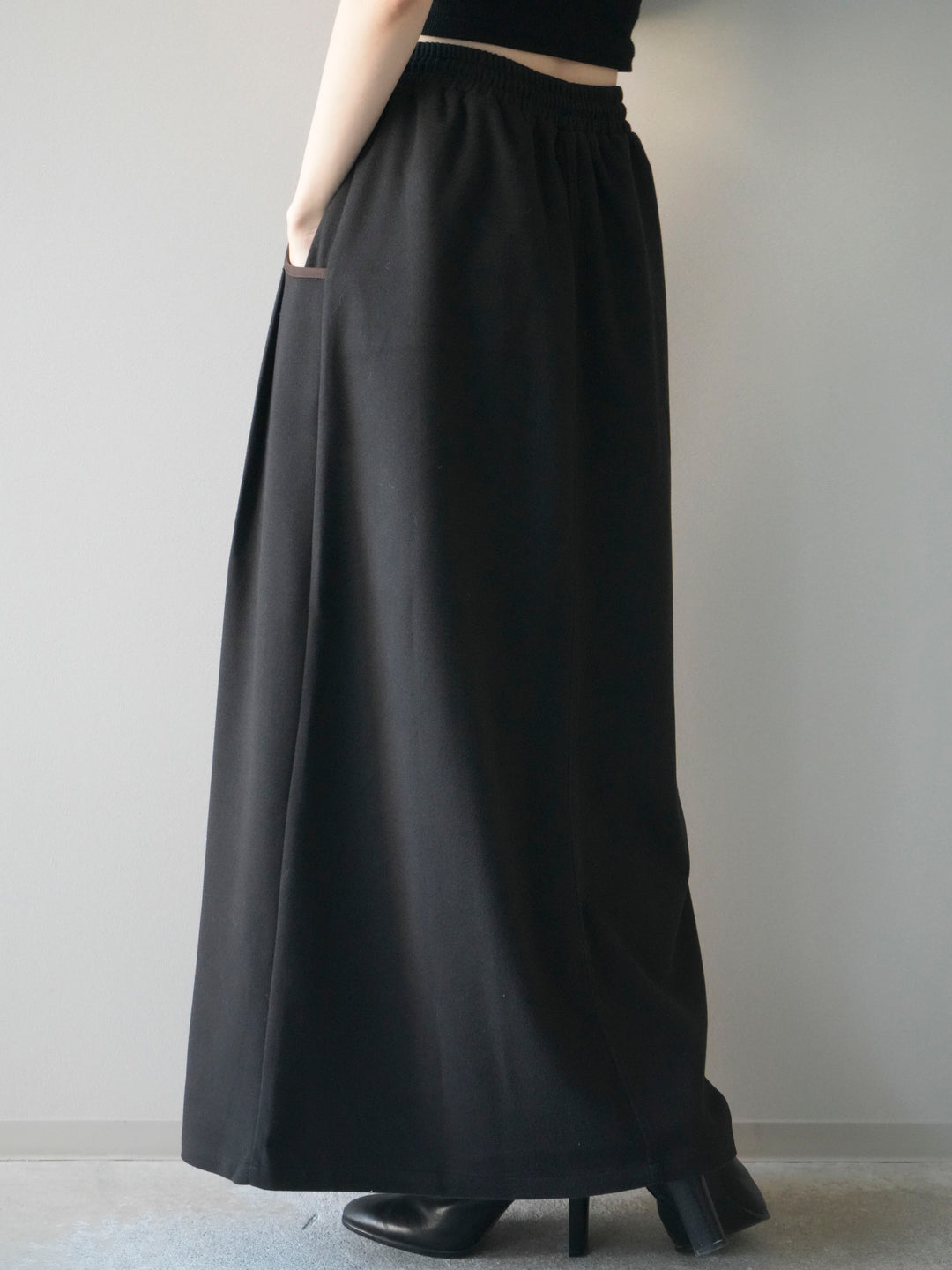 [予約]配色パイピングIラインスカート/black