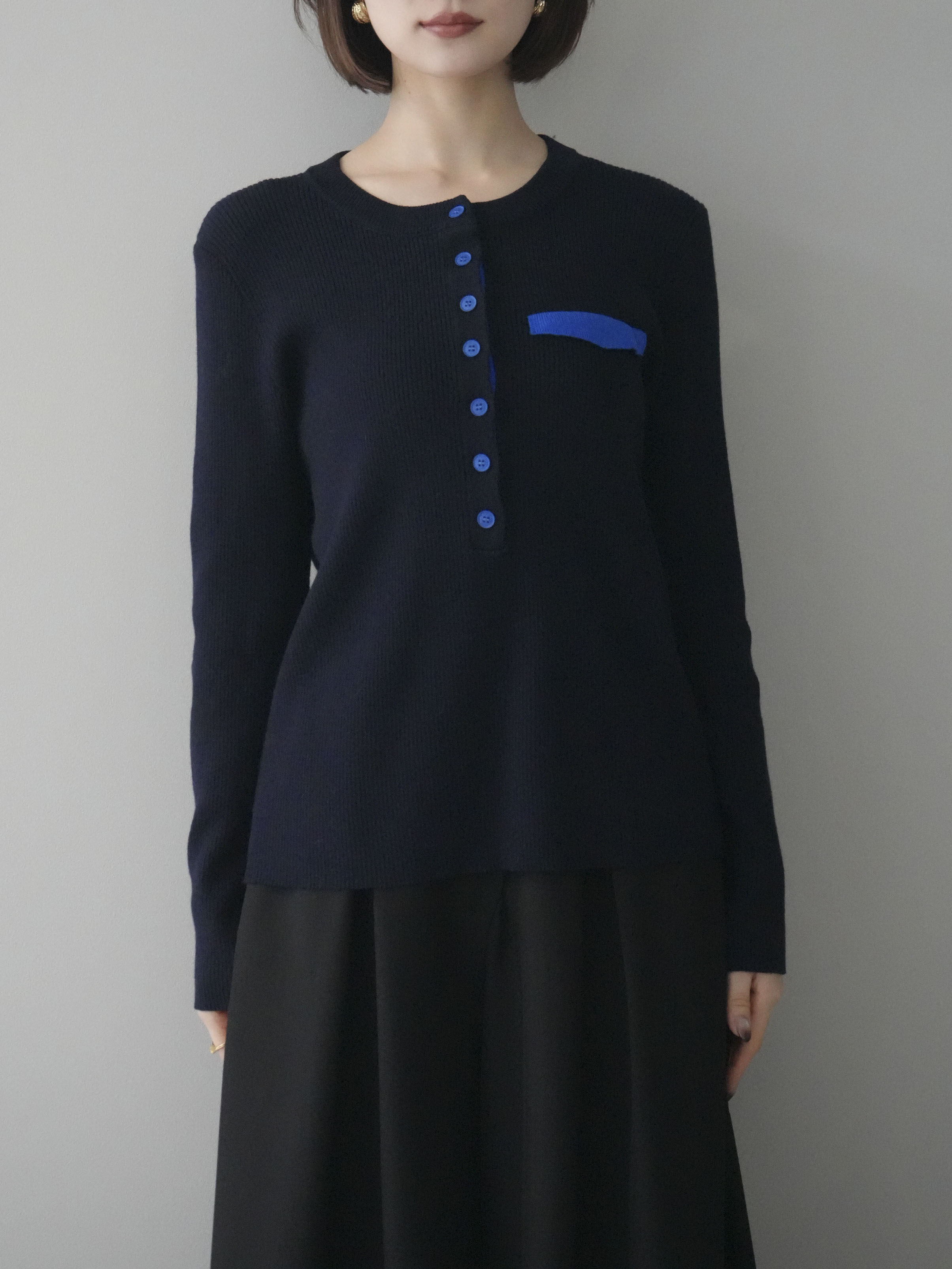 予約]バイカラーデザインポケット配色ヘンリーネックニットソー/navy