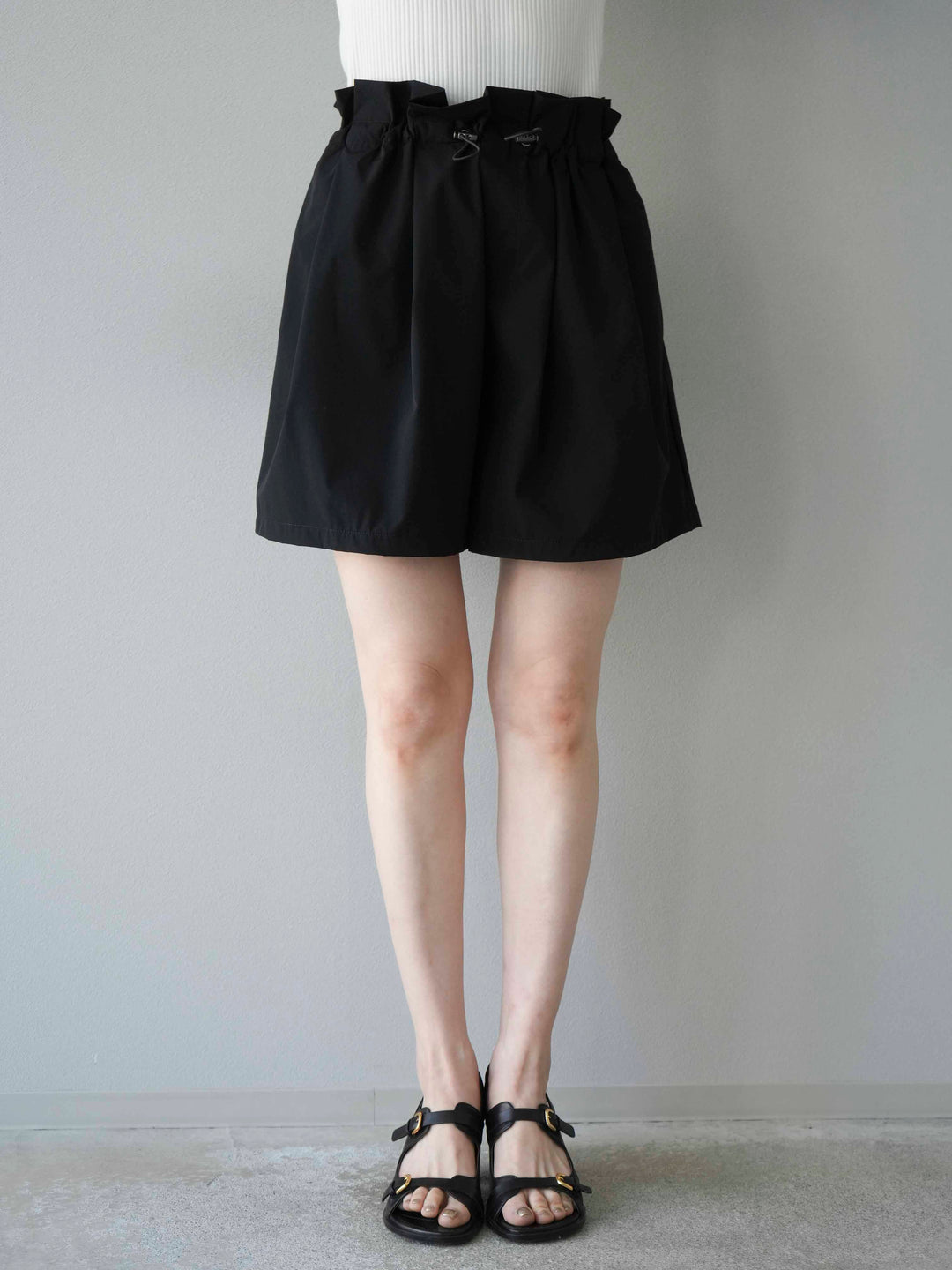 [預購] ICE TOUCH 荷葉邊褶皺短褲/黑色