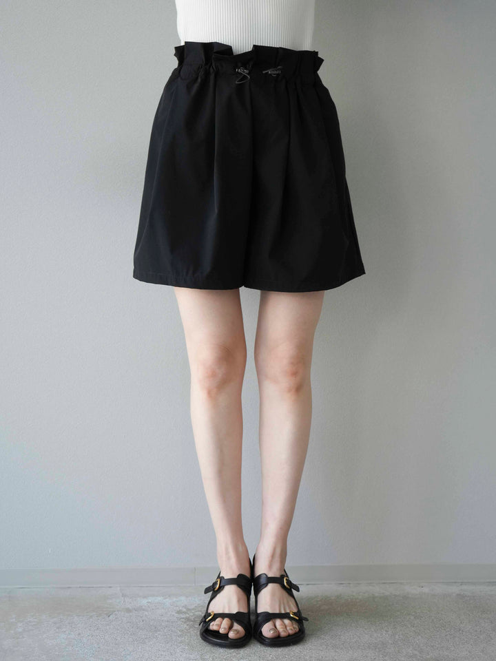 [預購] ICE TOUCH 荷葉邊褶皺短褲/黑色
