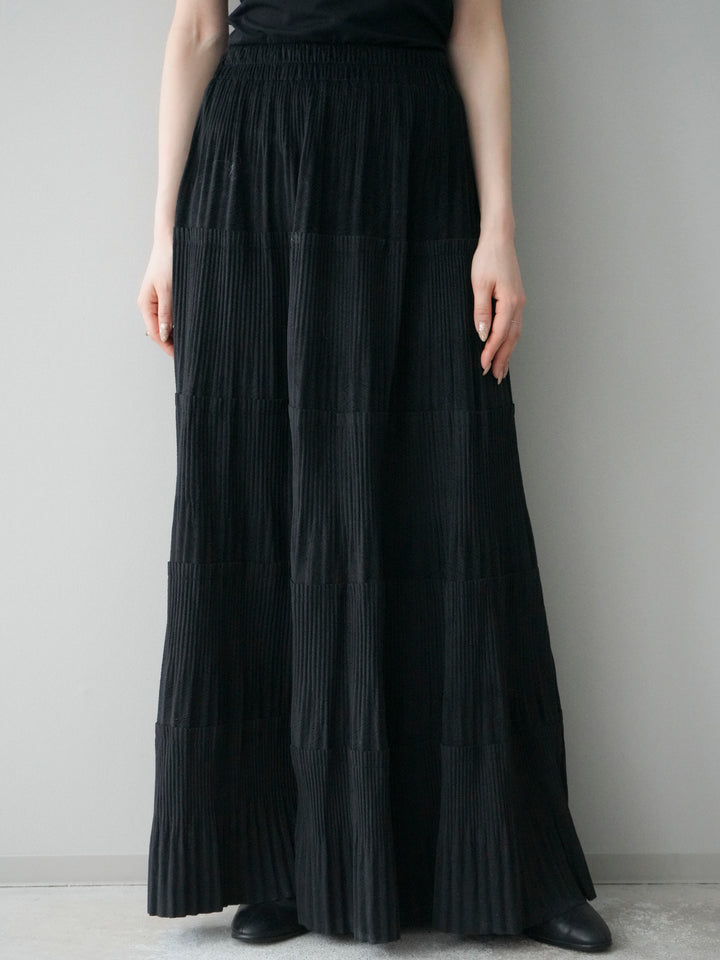 [予約]型押しスエードティアードプリーツスカート/black
