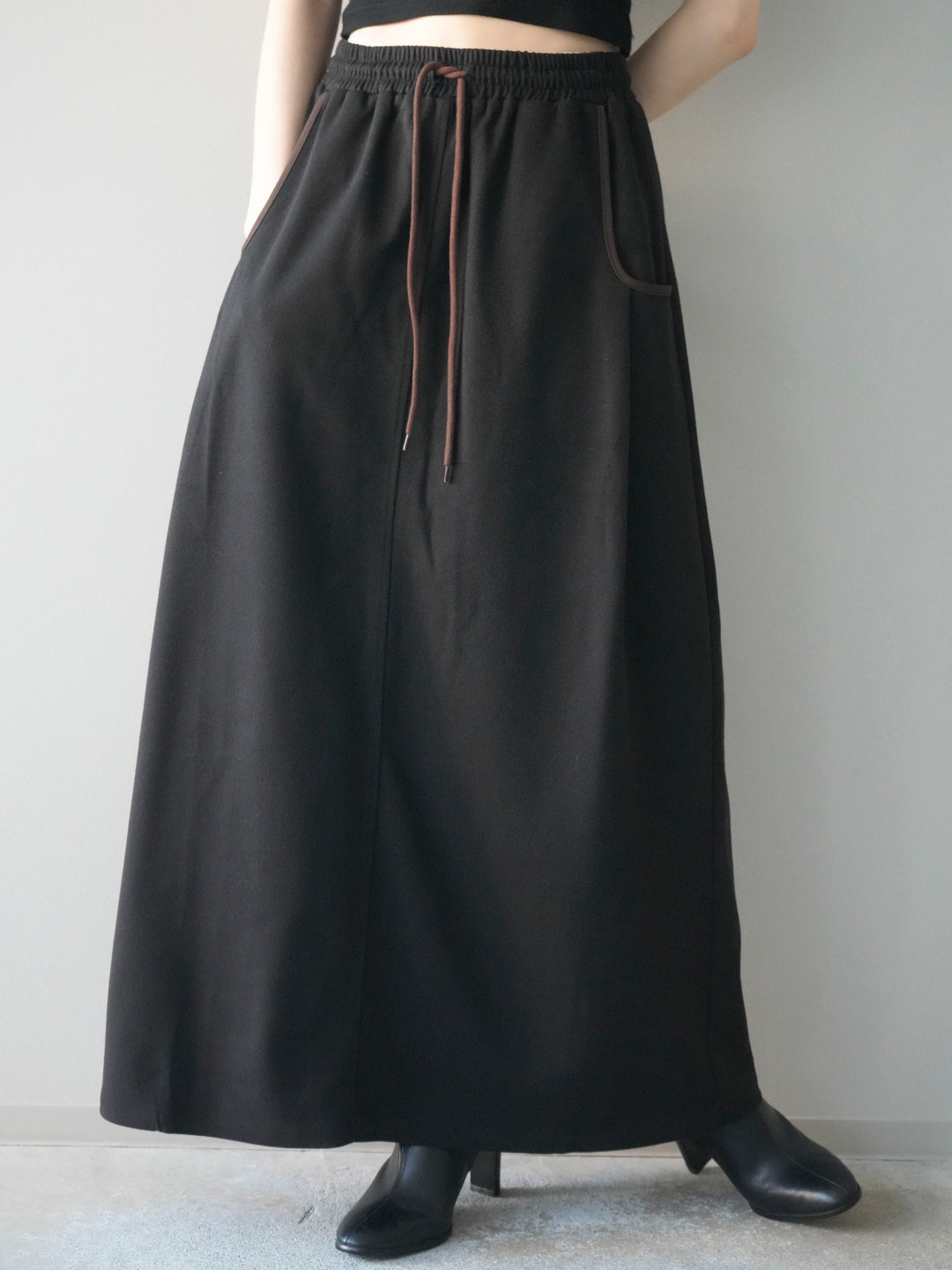 [予約]配色パイピングIラインスカート/black