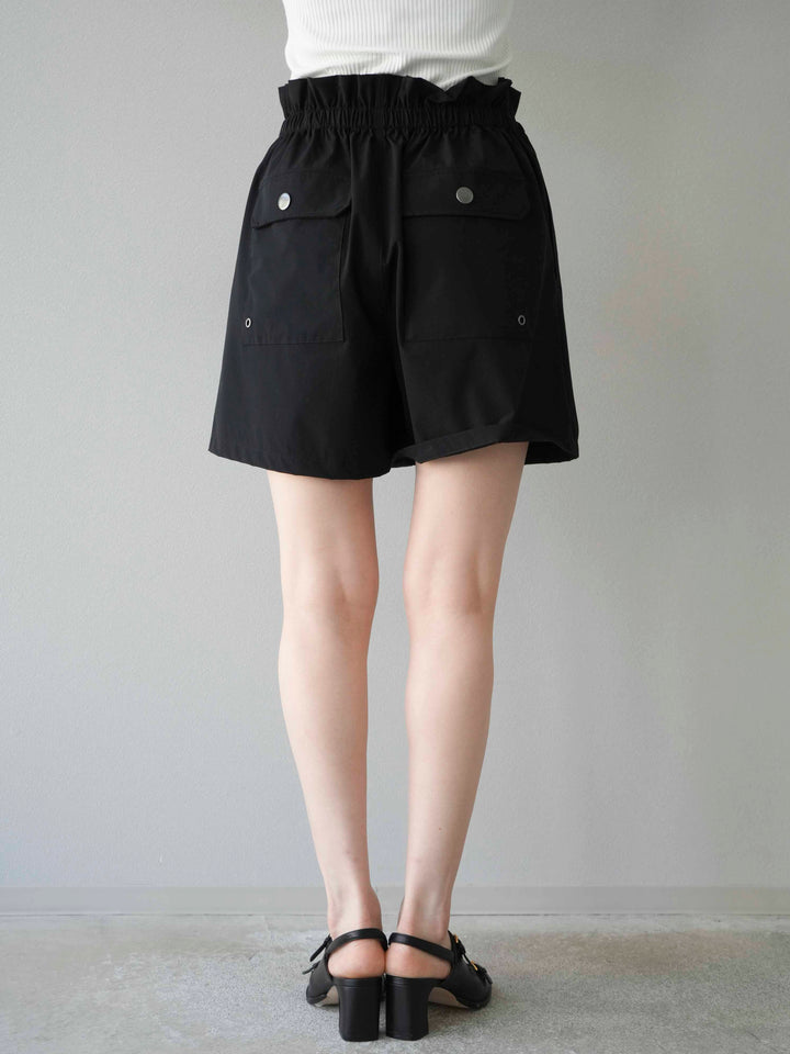 [預購] ICE TOUCH 荷葉邊褶皺短褲/黑色