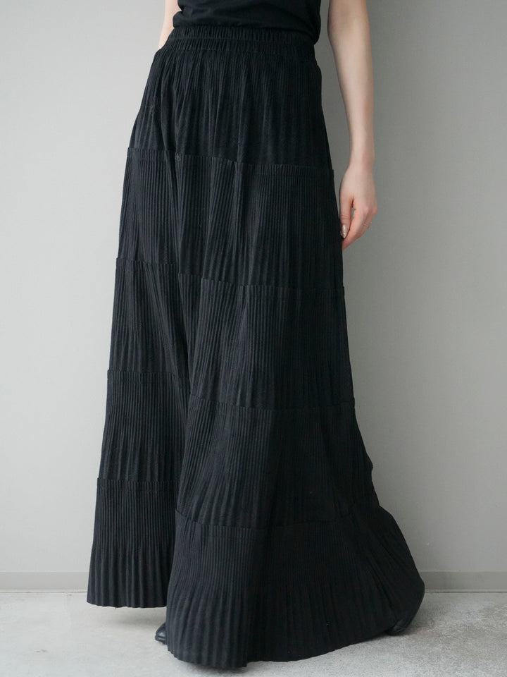 [予約]型押しスエードティアードプリーツスカート/black