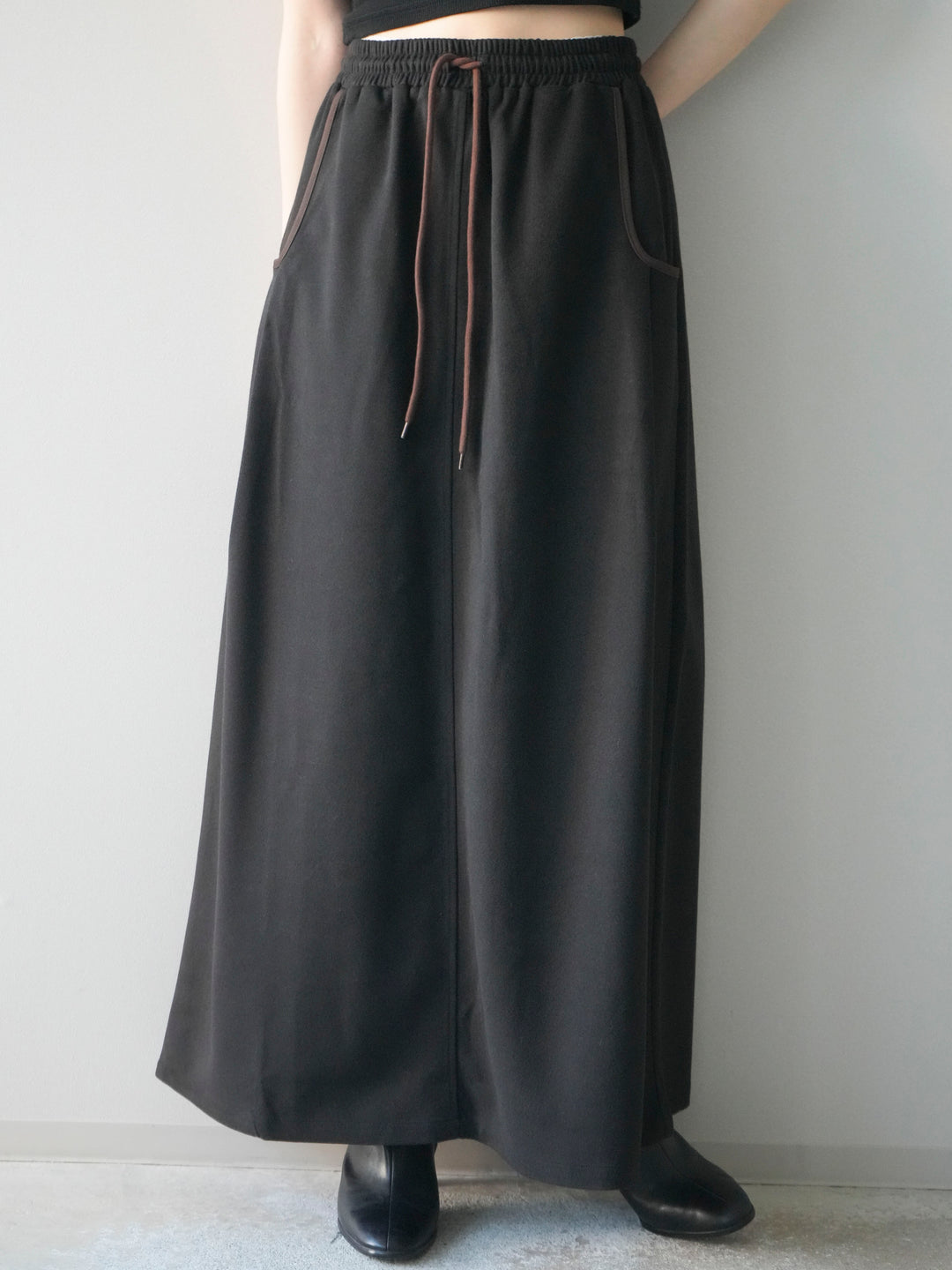 [予約]配色パイピングIラインスカート/black