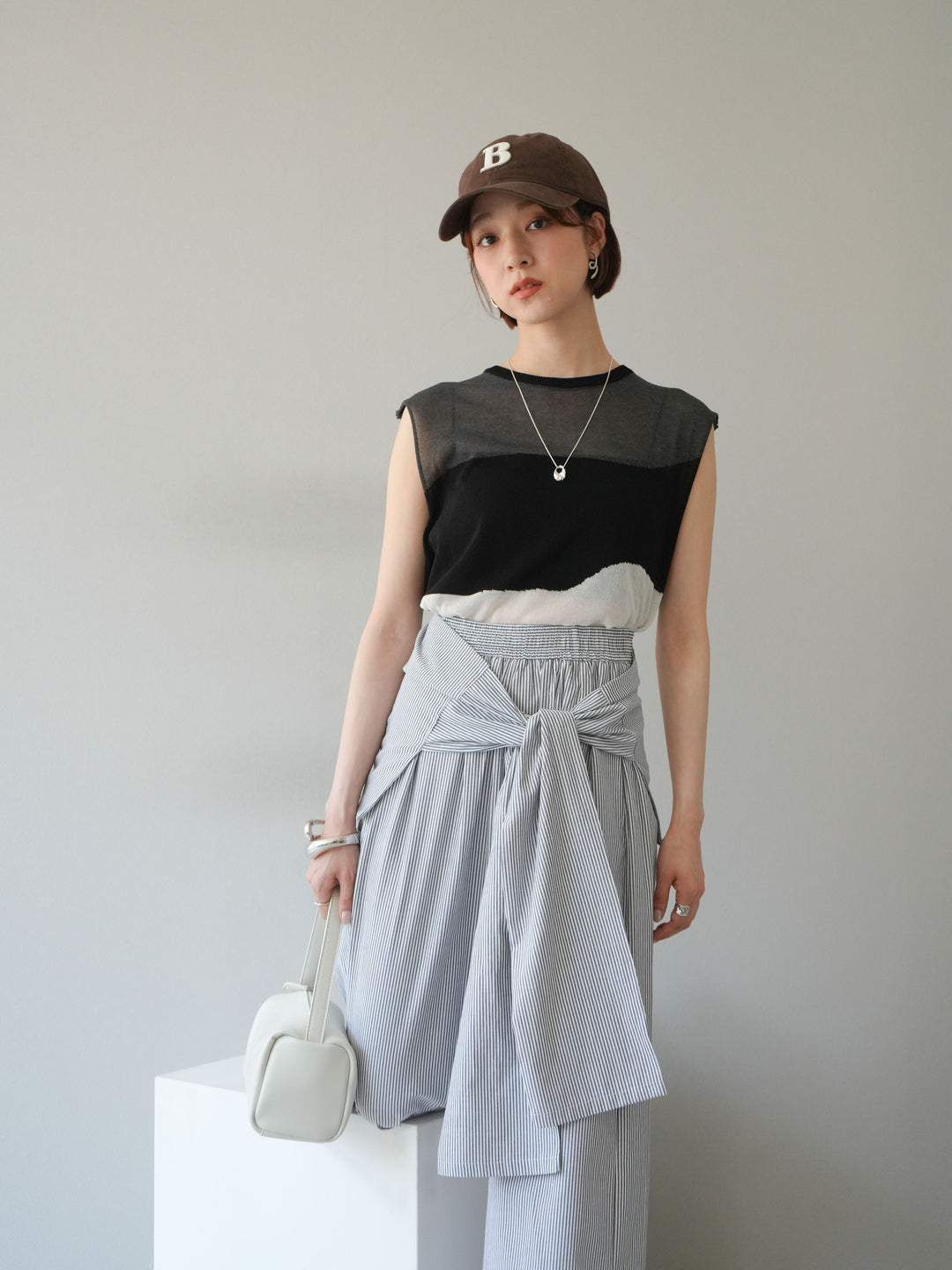[SET] 雙色透視針織無袖上衣 + 條紋束腰休閒褲 (2set)